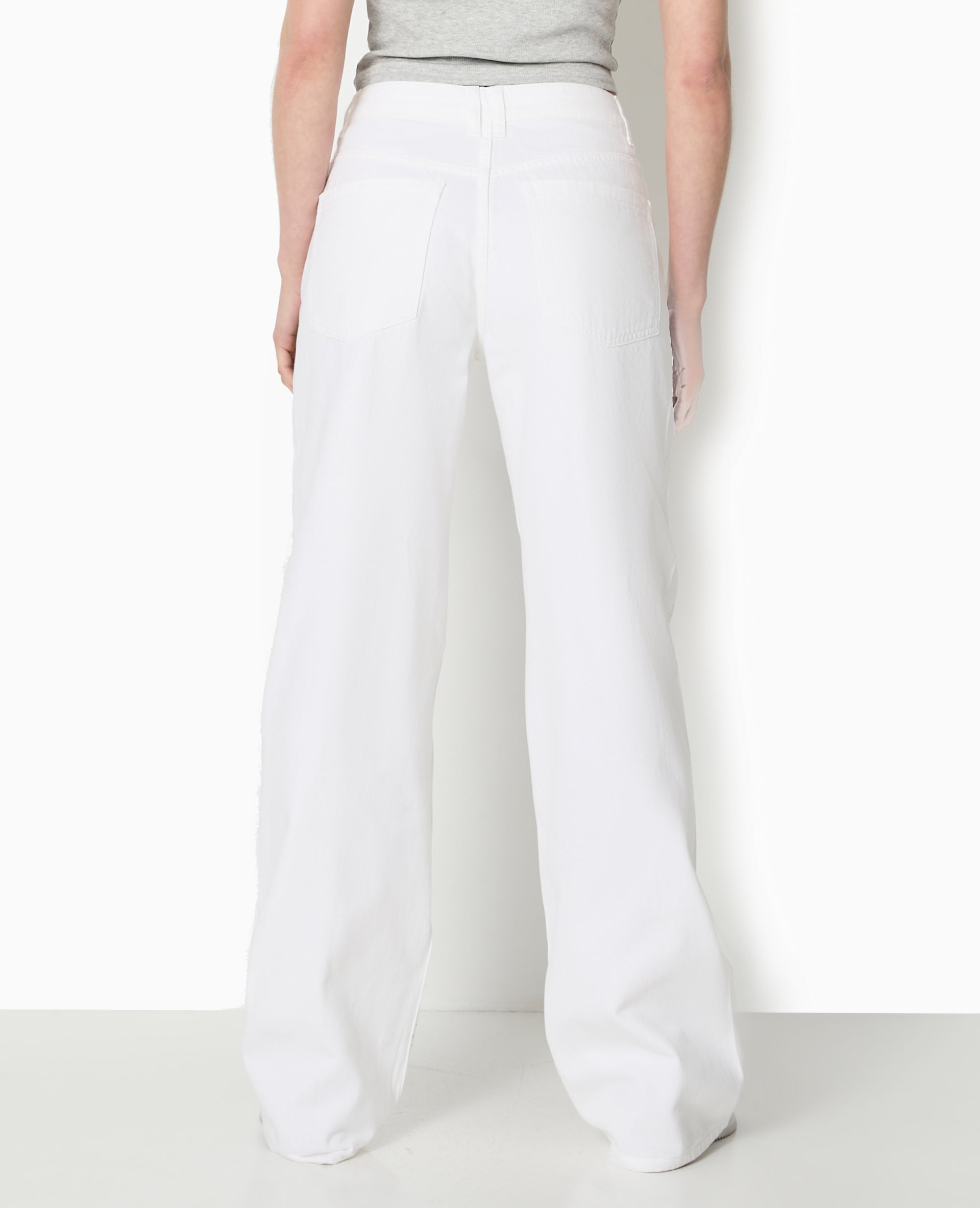 Jean droit taille haute avec strass devant