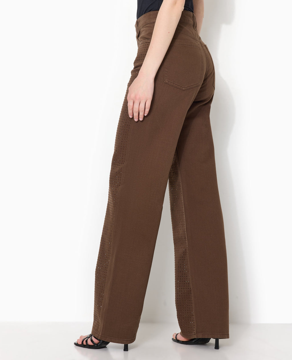 Jean droit taille haute avec strass devant