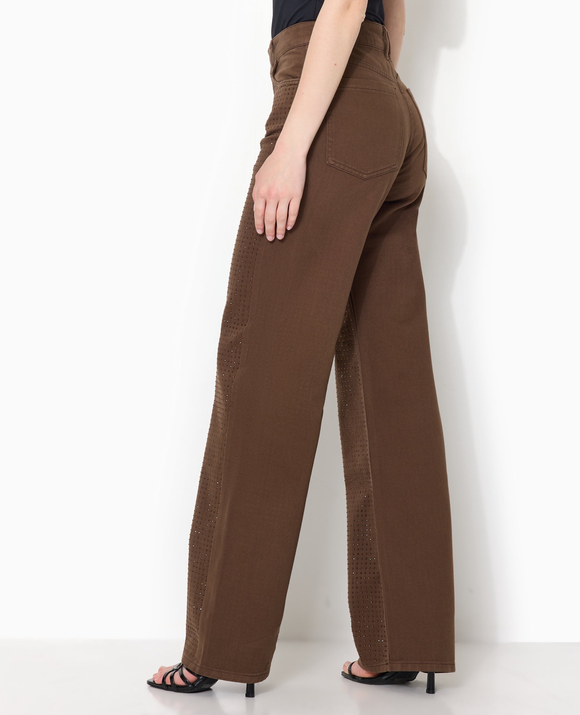 Jean droit taille haute avec strass devant