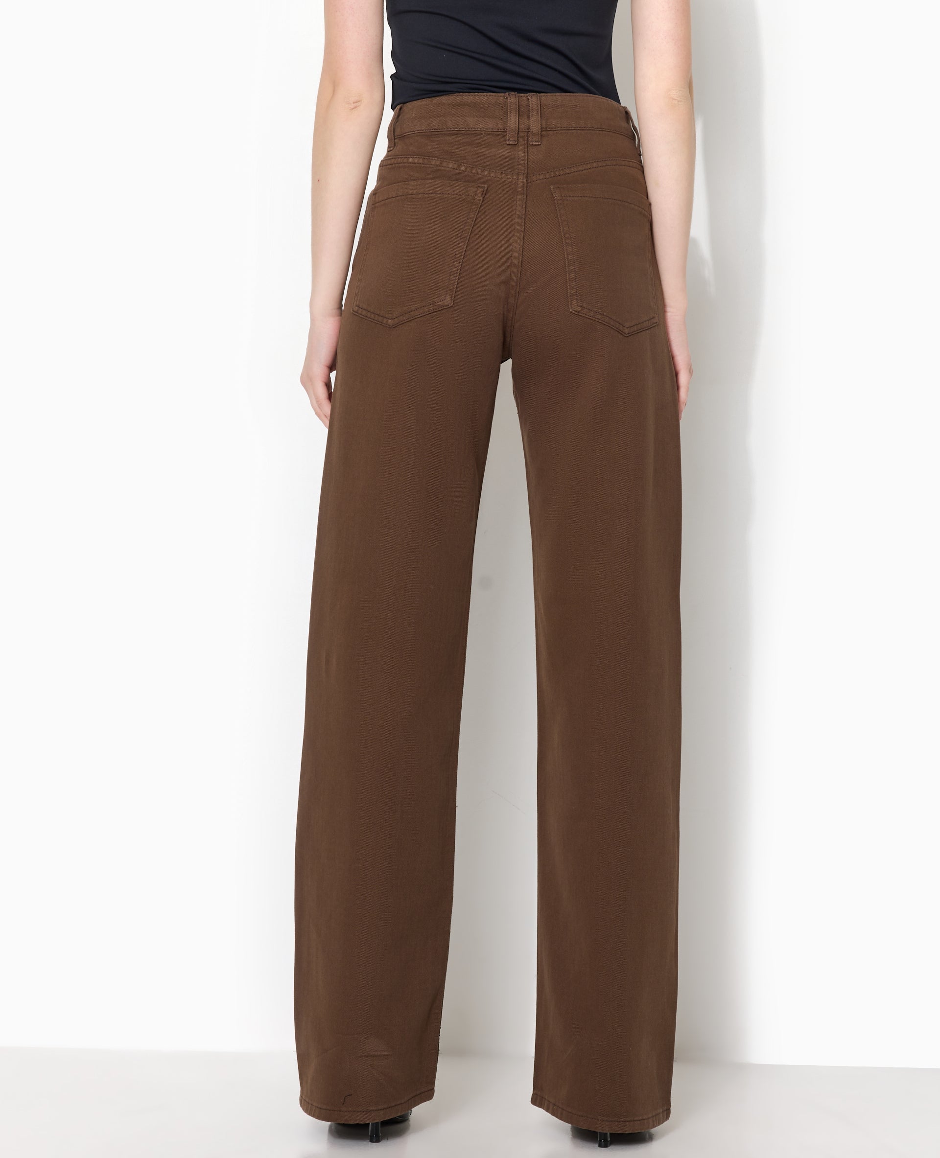 Jean droit taille haute avec strass devant