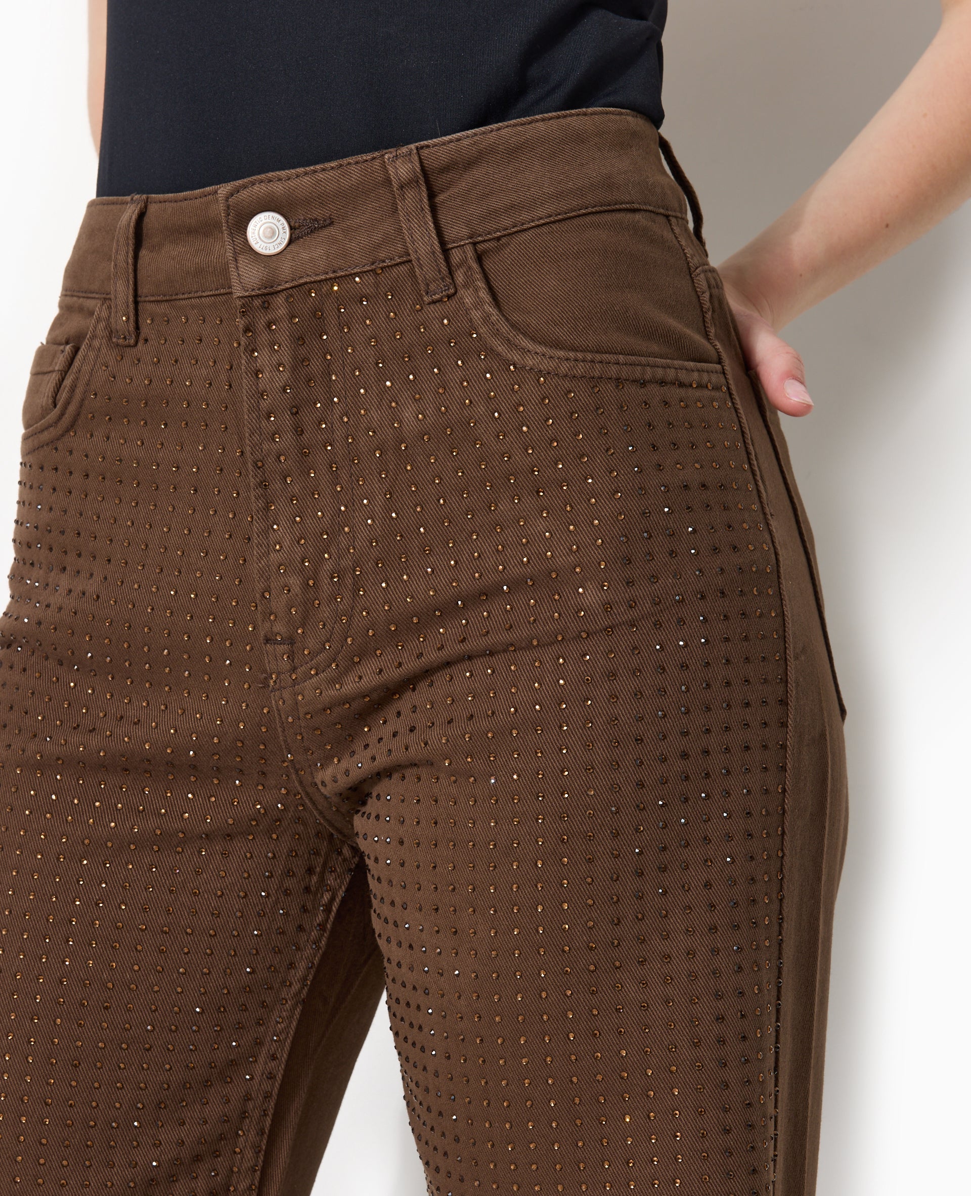 Jean droit taille haute avec strass devant