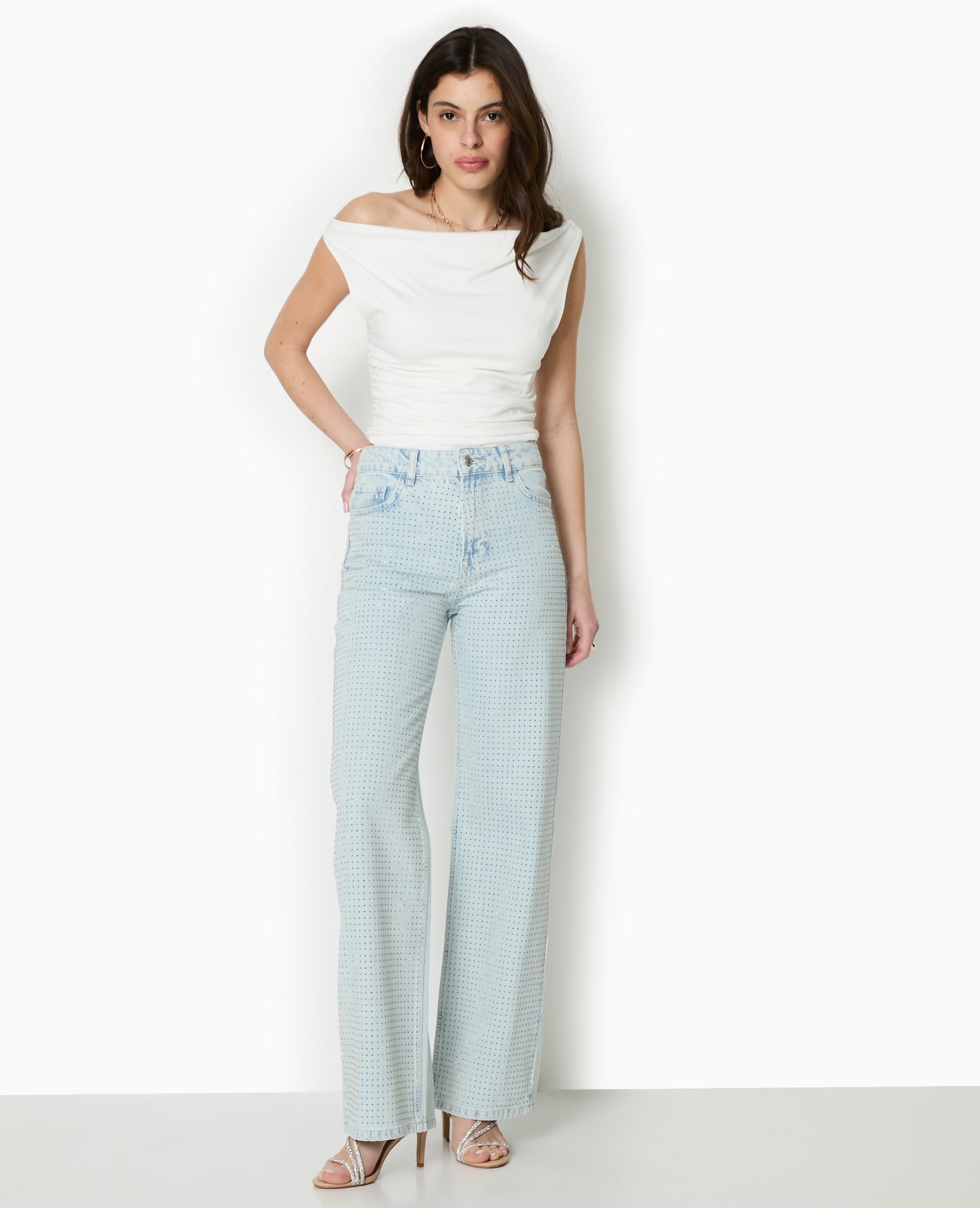 Jean straight taille haute avec strass devant