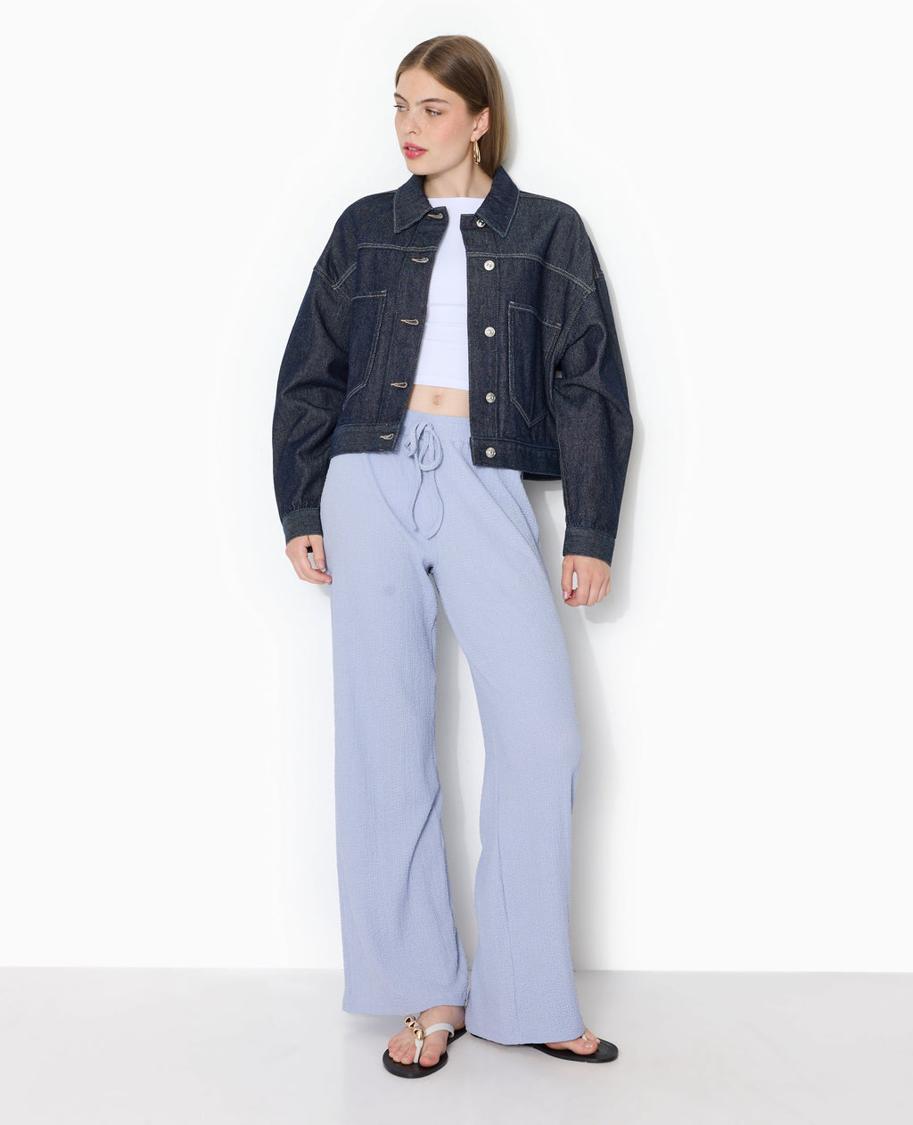 Pantalon large en tissu reliefé