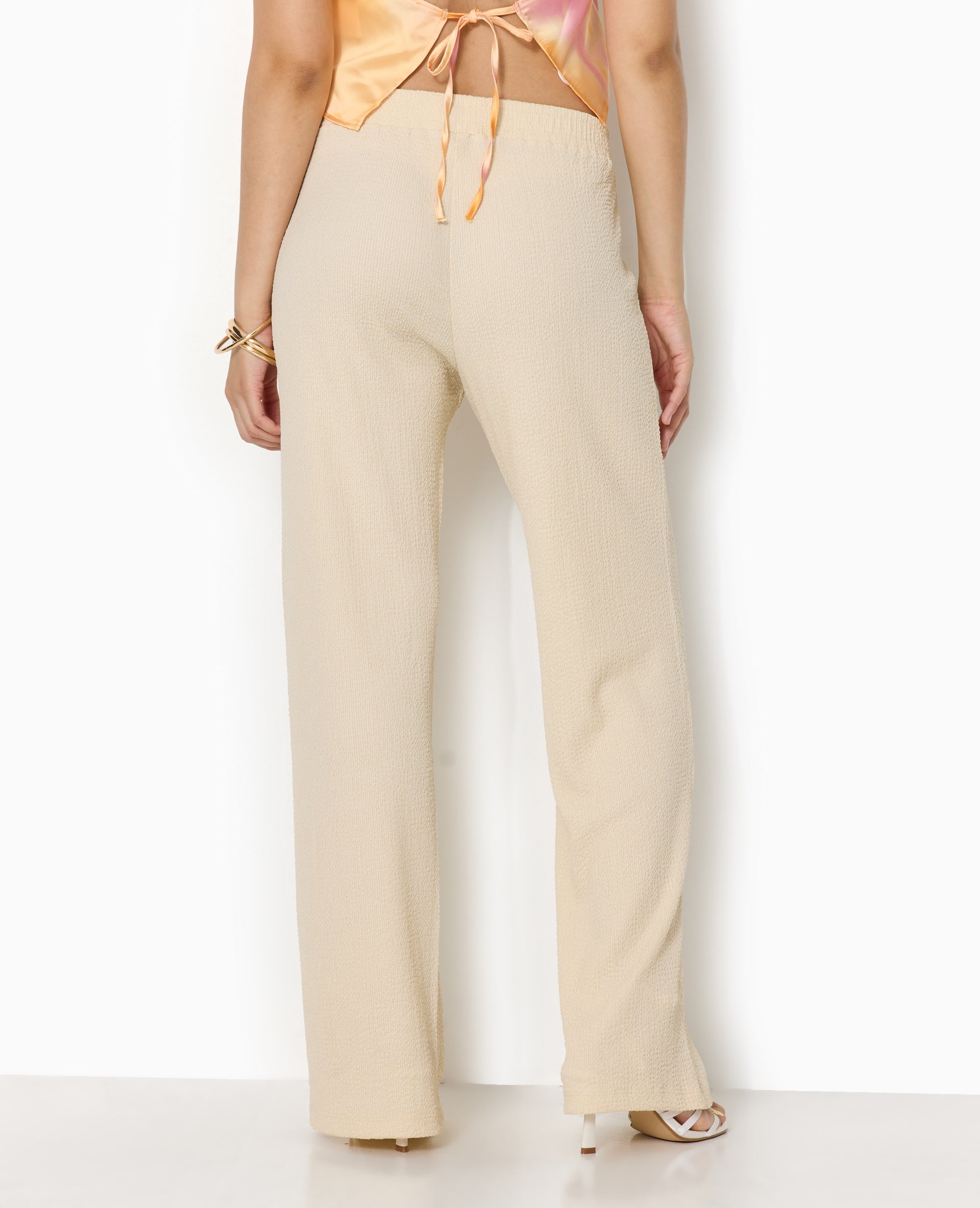 Pantalon large en tissu reliefé