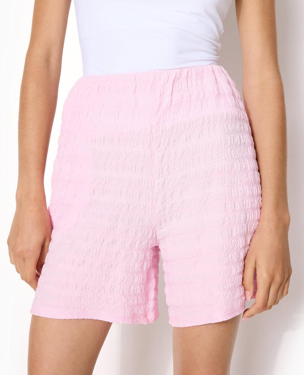 Short ceinture élastiquée en maille reliefée