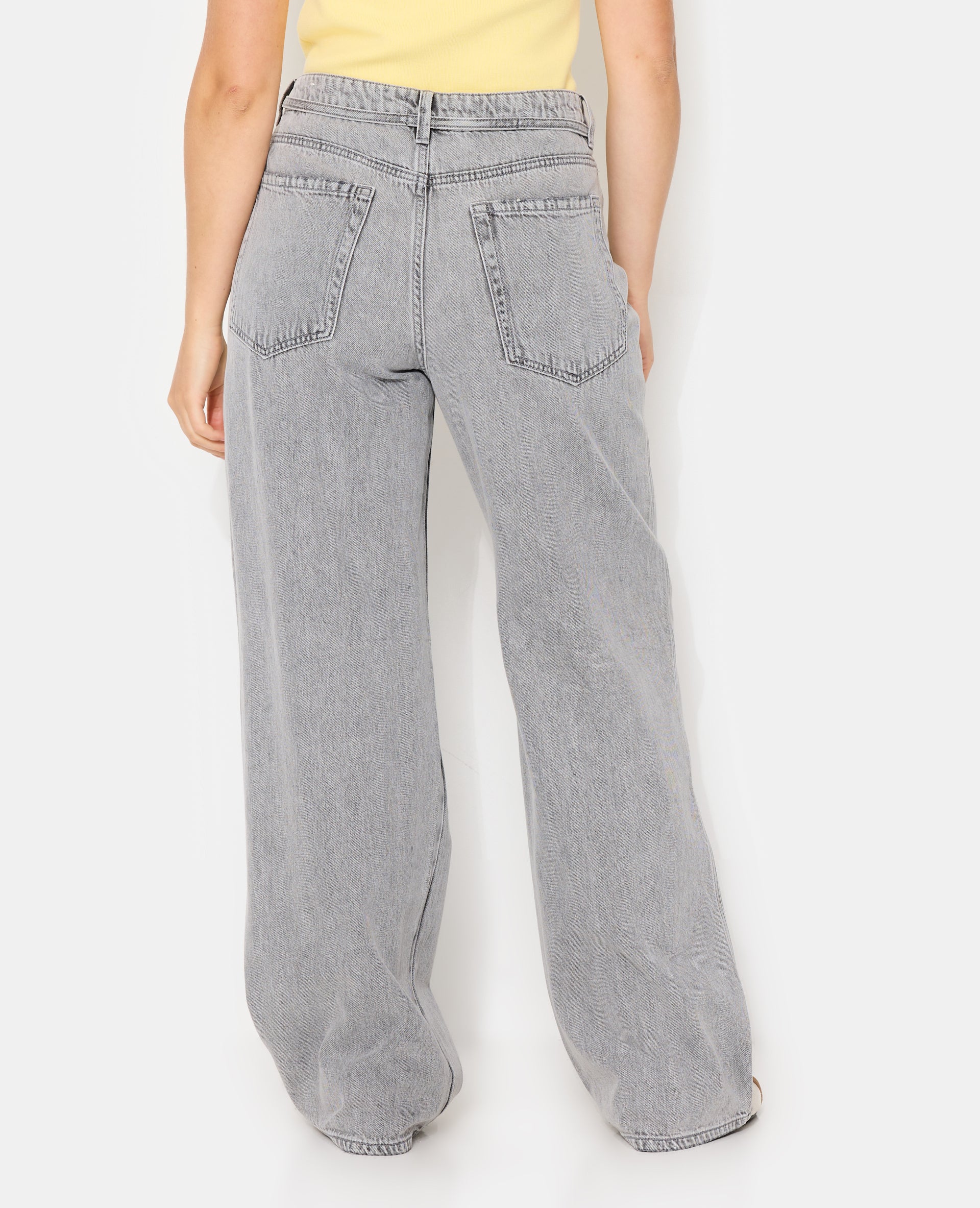 Jean baggy taille basse avec ceinture à nouer
