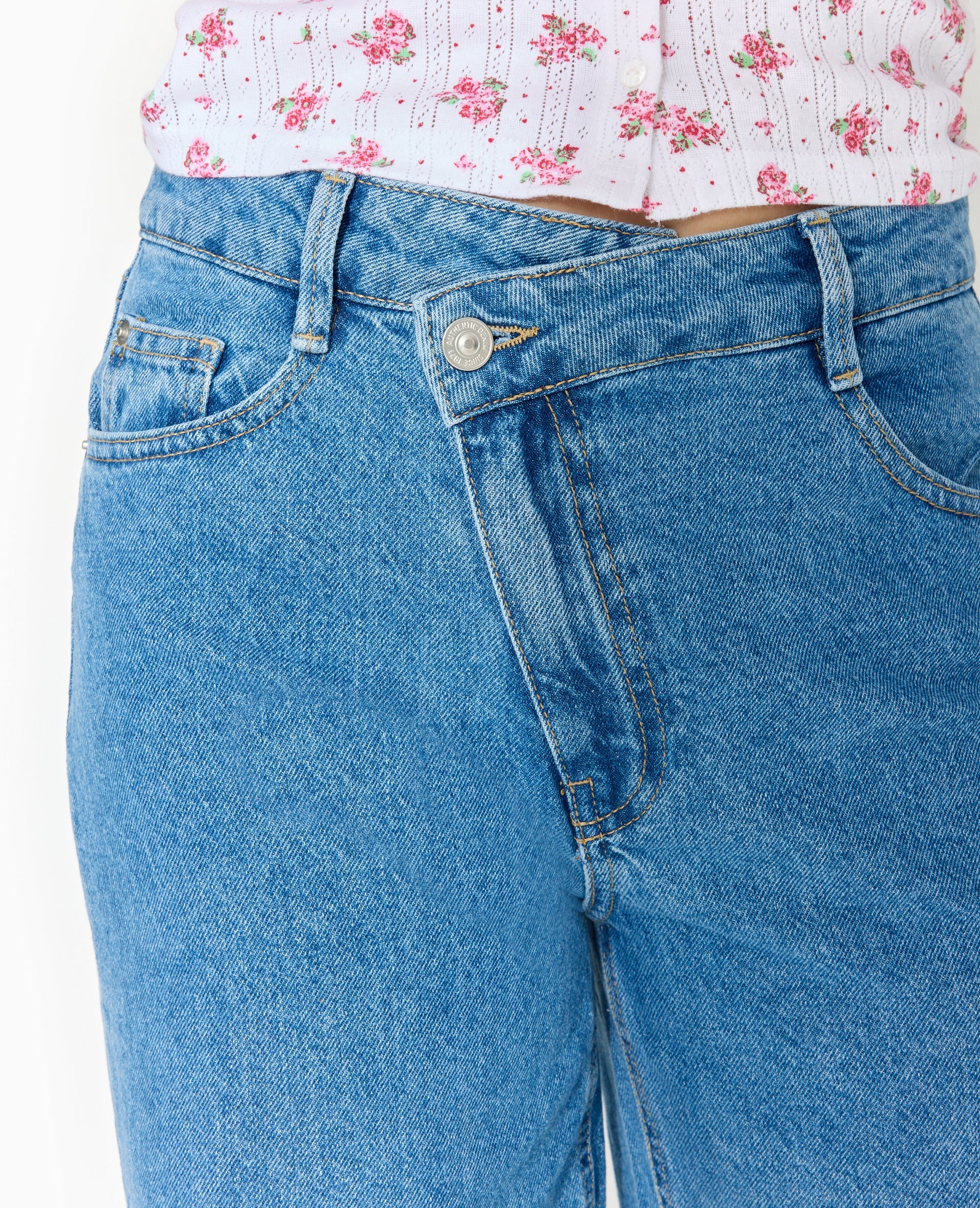 Jean straight taille croisée