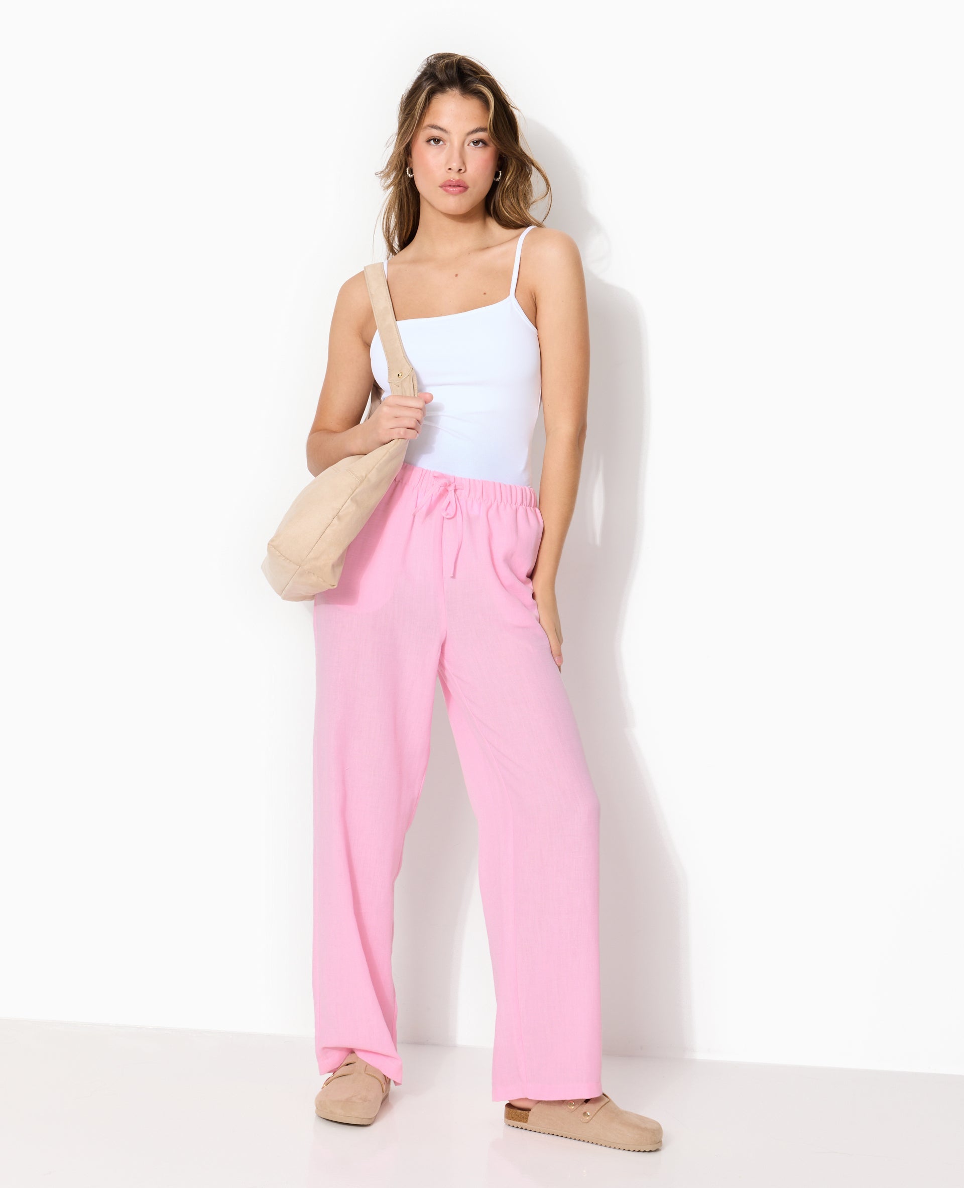Pantalon droit et large avec ceinture coulissée