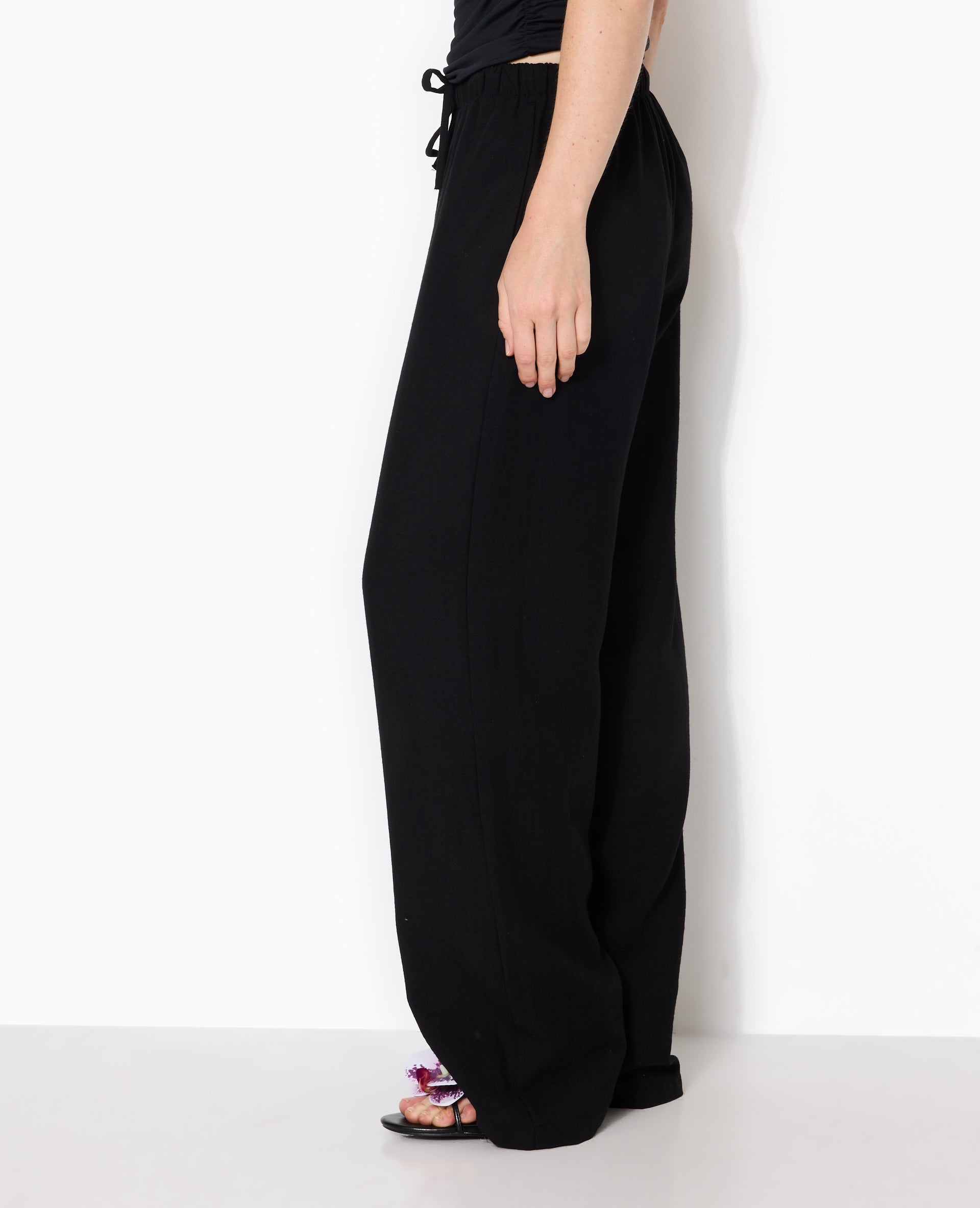 Pantalon droit et large avec ceinture coulissée