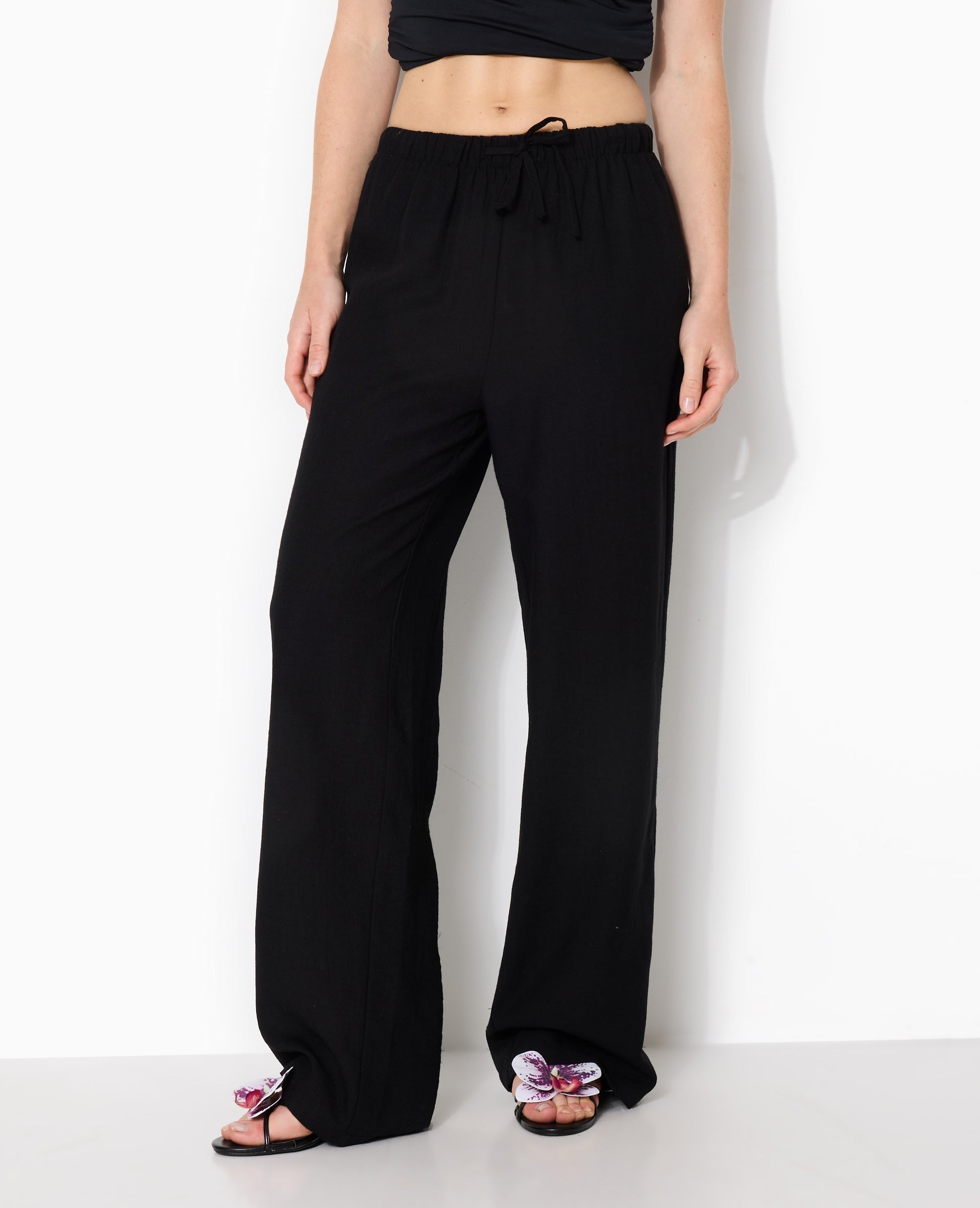 Pantalon droit et large avec ceinture coulissée