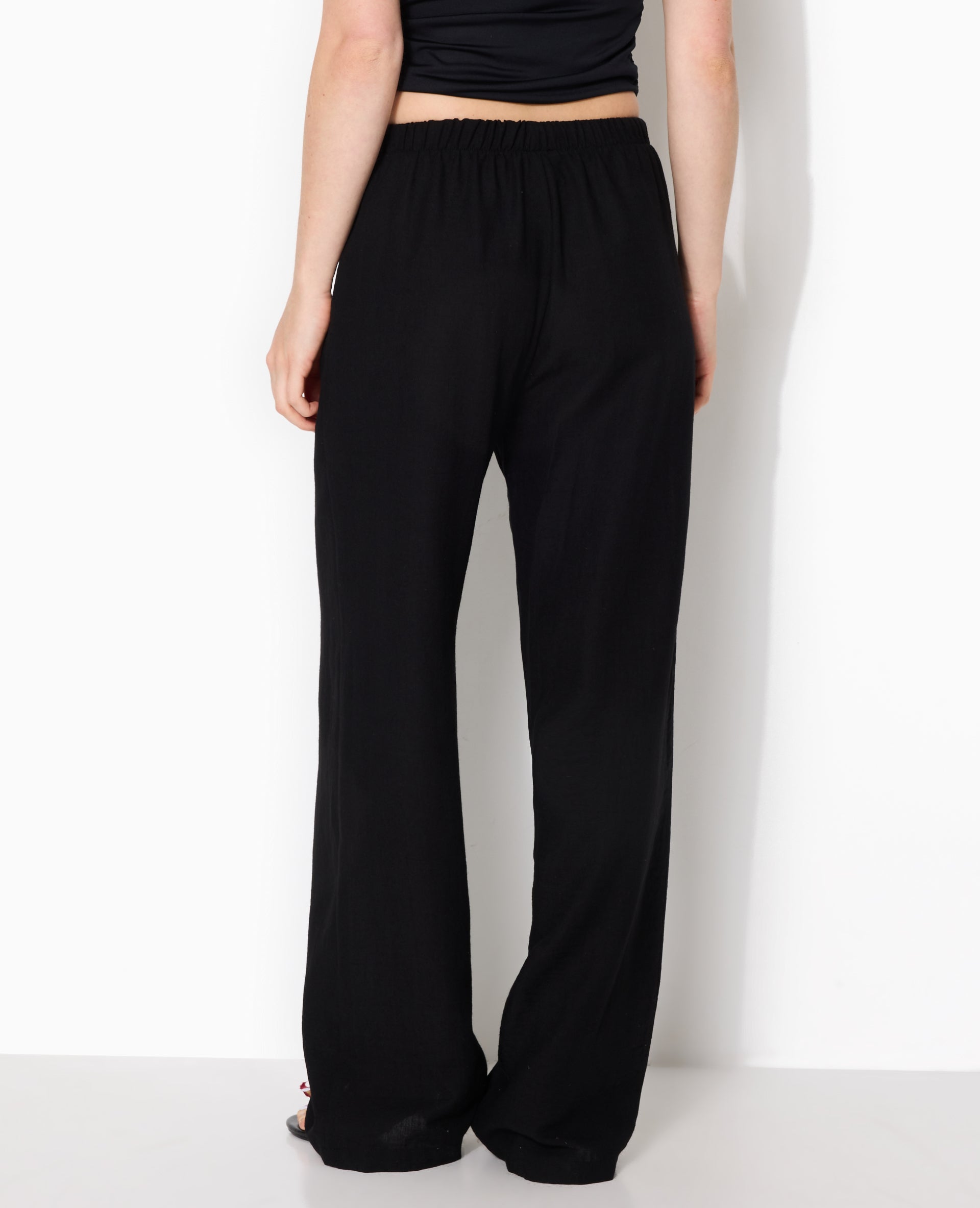 Pantalon droit et large avec ceinture coulissée