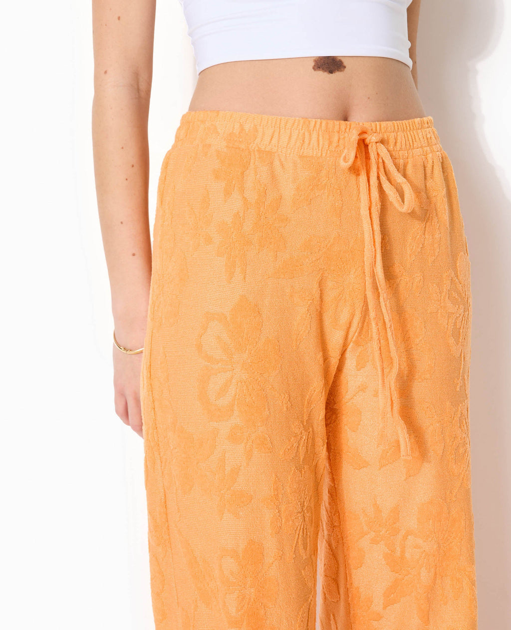 Pantalon ample en éponge jacquard motif fleurs