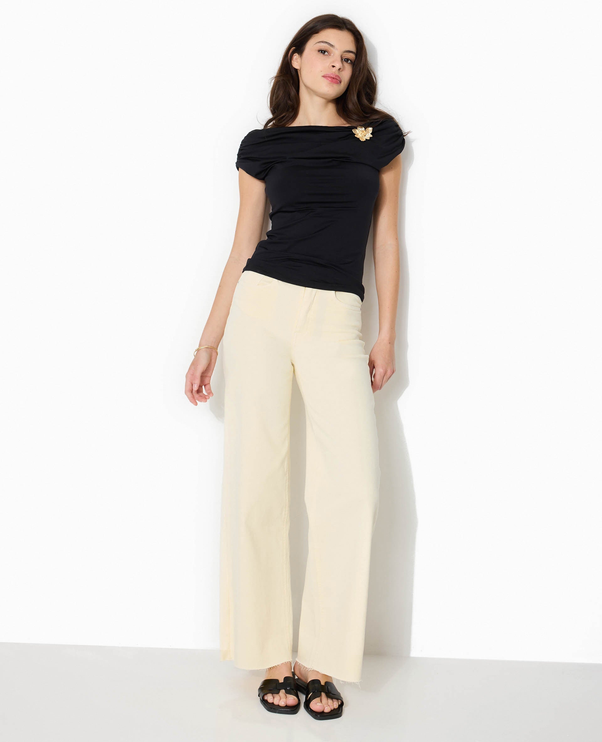 Jean wide taille haute avec bas coupés