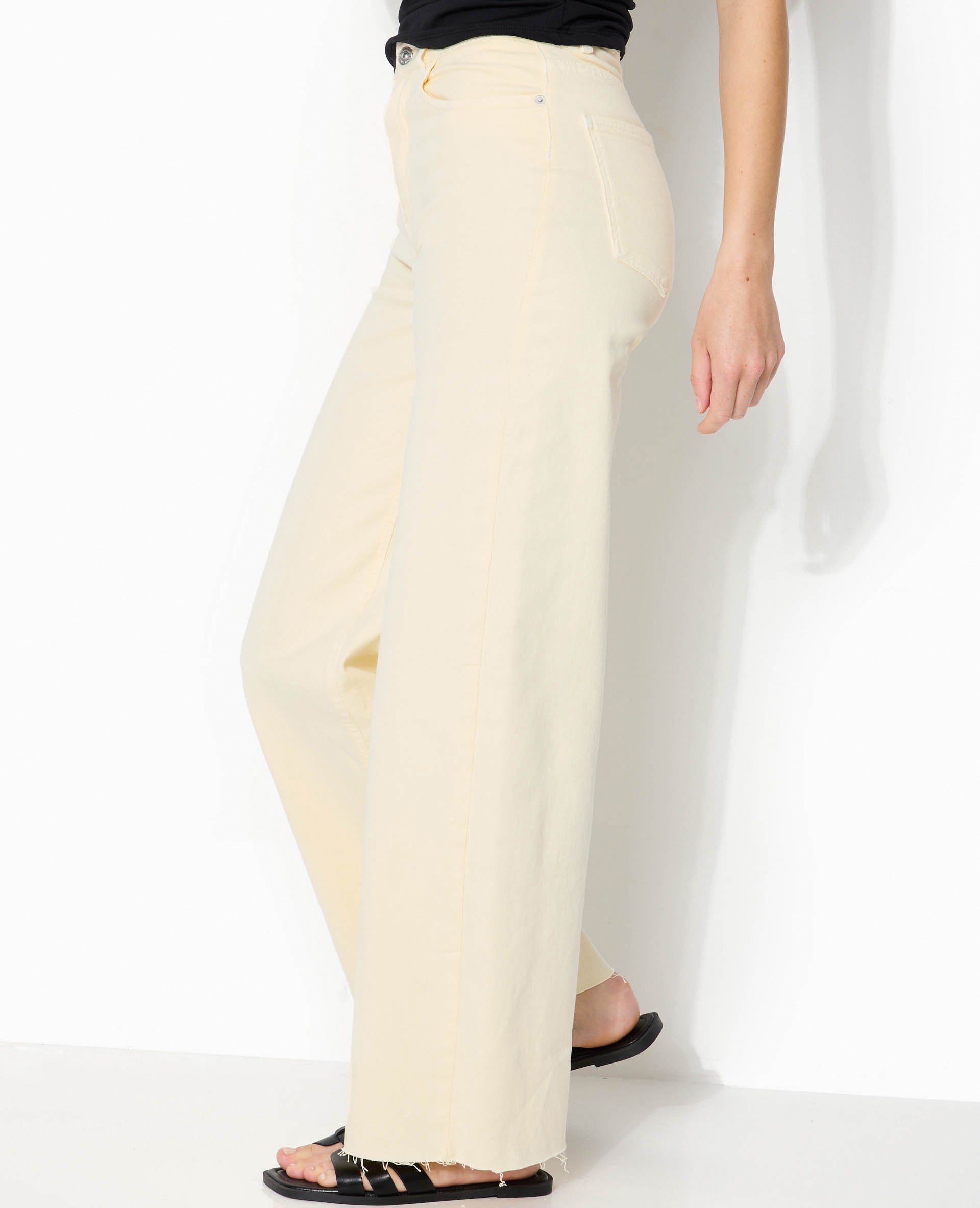 Jean wide taille haute avec bas coupés