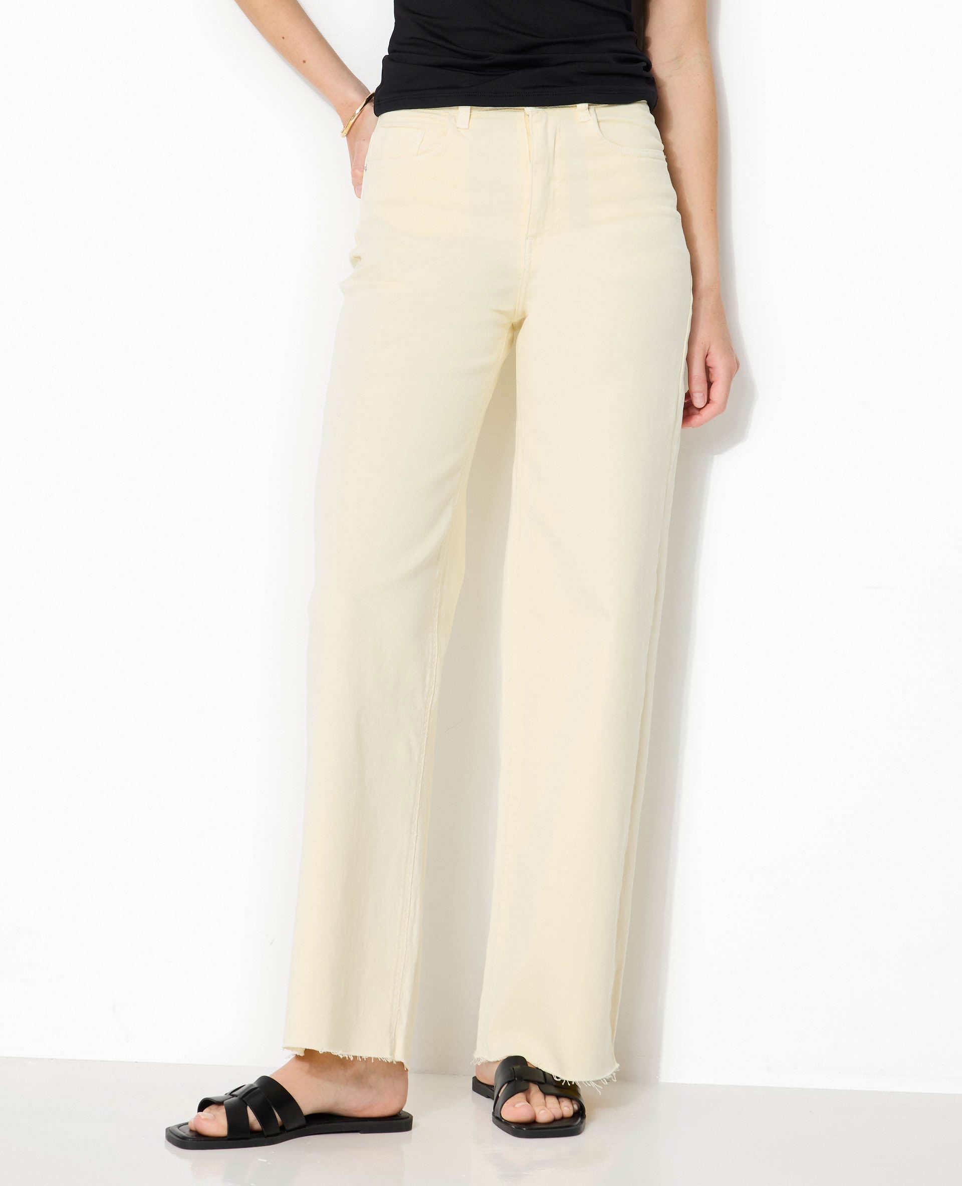 Jean wide taille haute avec bas coupés