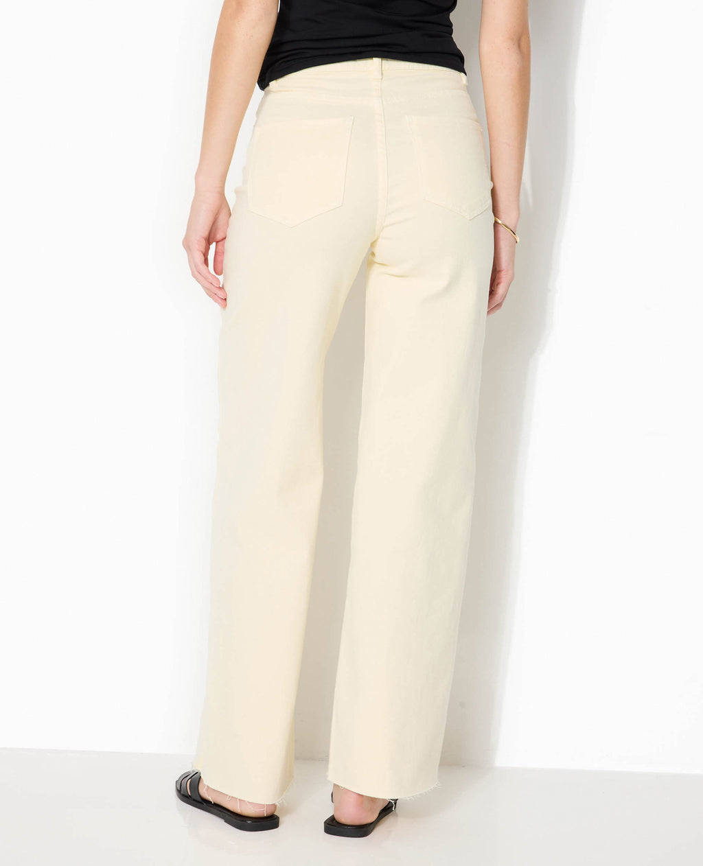 Jean wide taille haute avec bas coupés