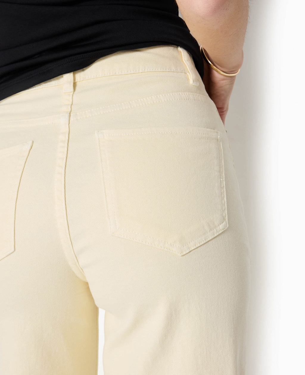 Jean wide taille haute avec bas coupés