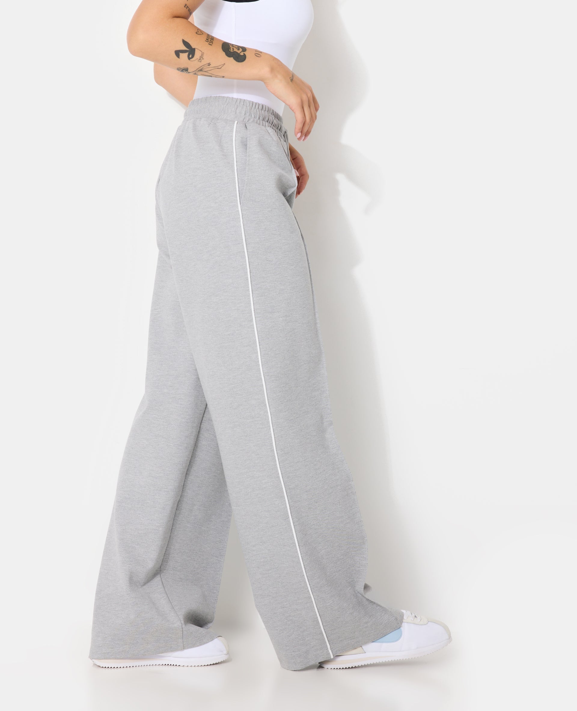Pantalon esprit sport avec pinces et liserés