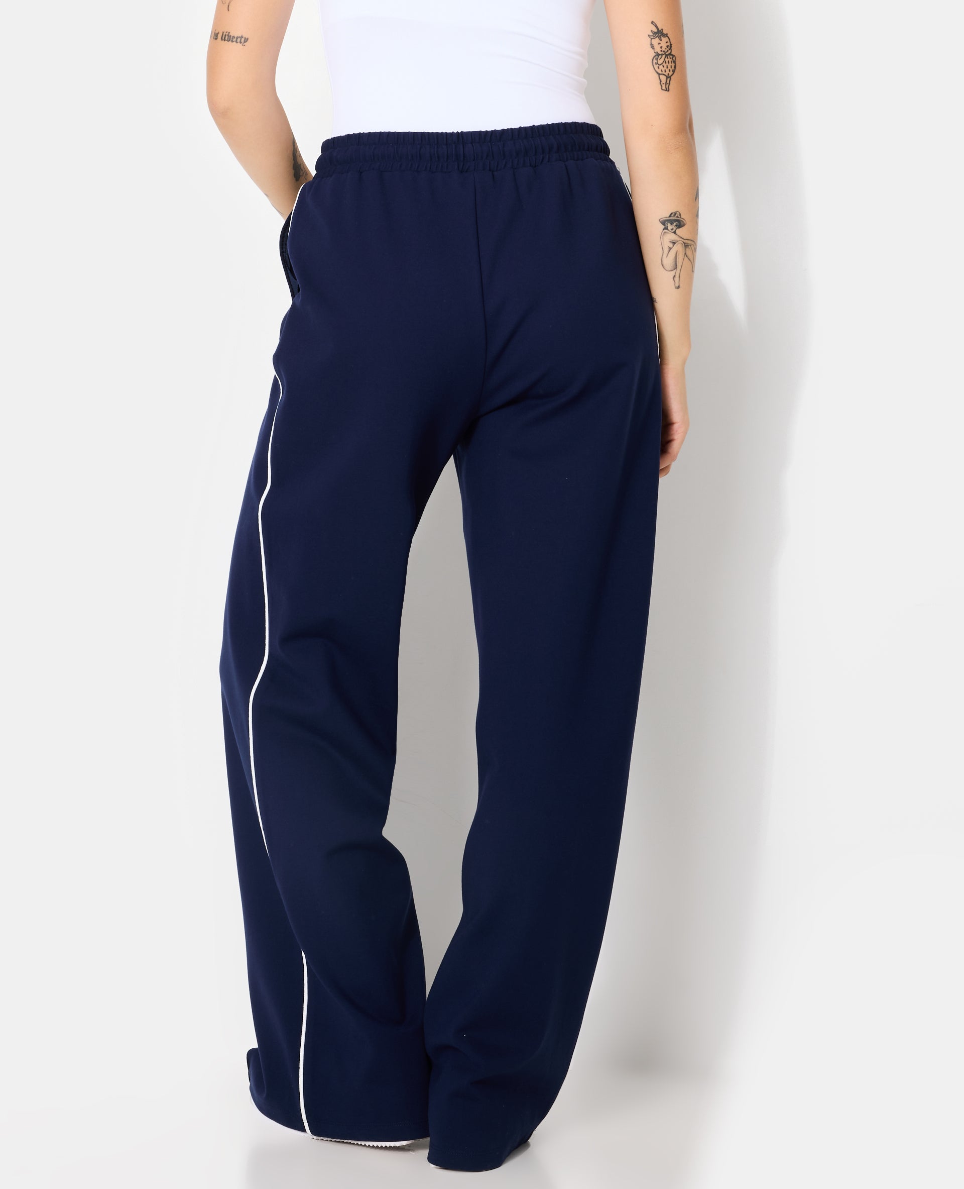 Pantalon esprit sport avec pinces et liserés