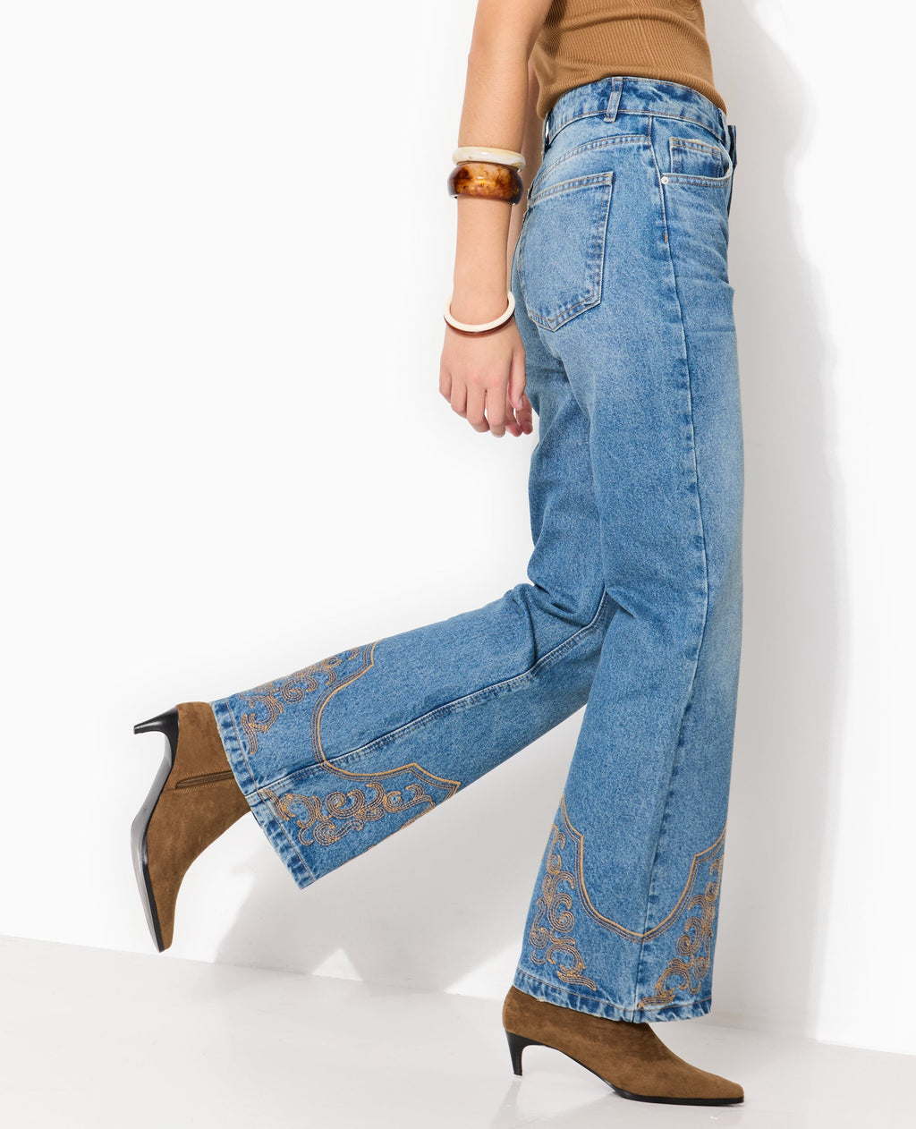 Jean flare taille haute avec broderies western