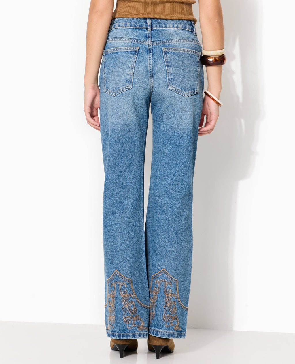Jean flare taille haute avec broderies western