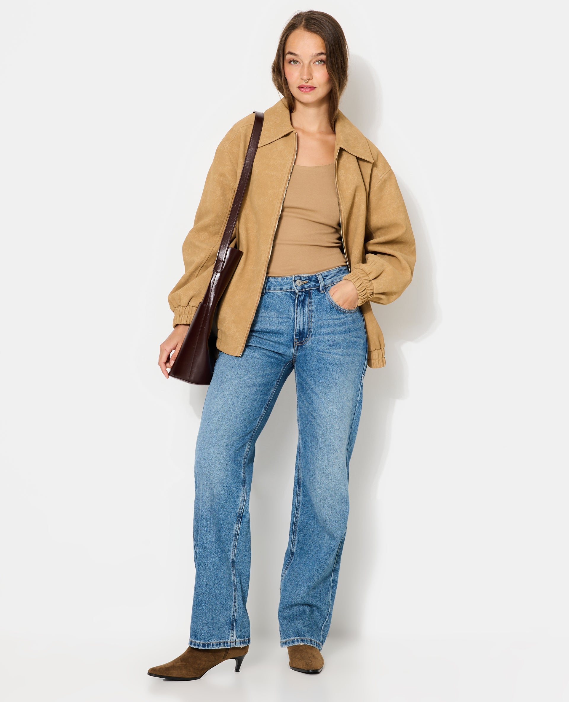 Jean straight taille medium avec étoiles dos