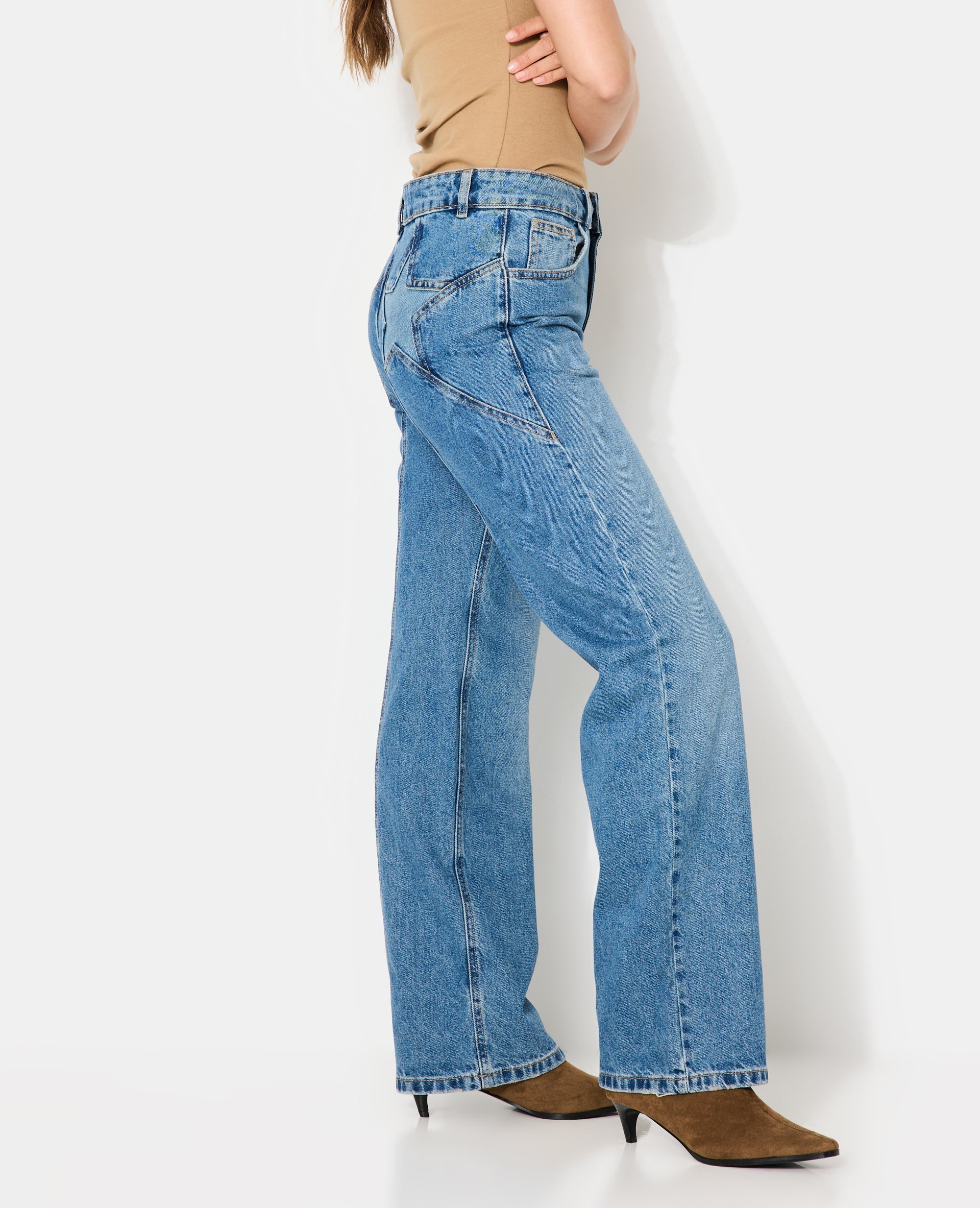 Jean straight taille medium avec étoiles dos