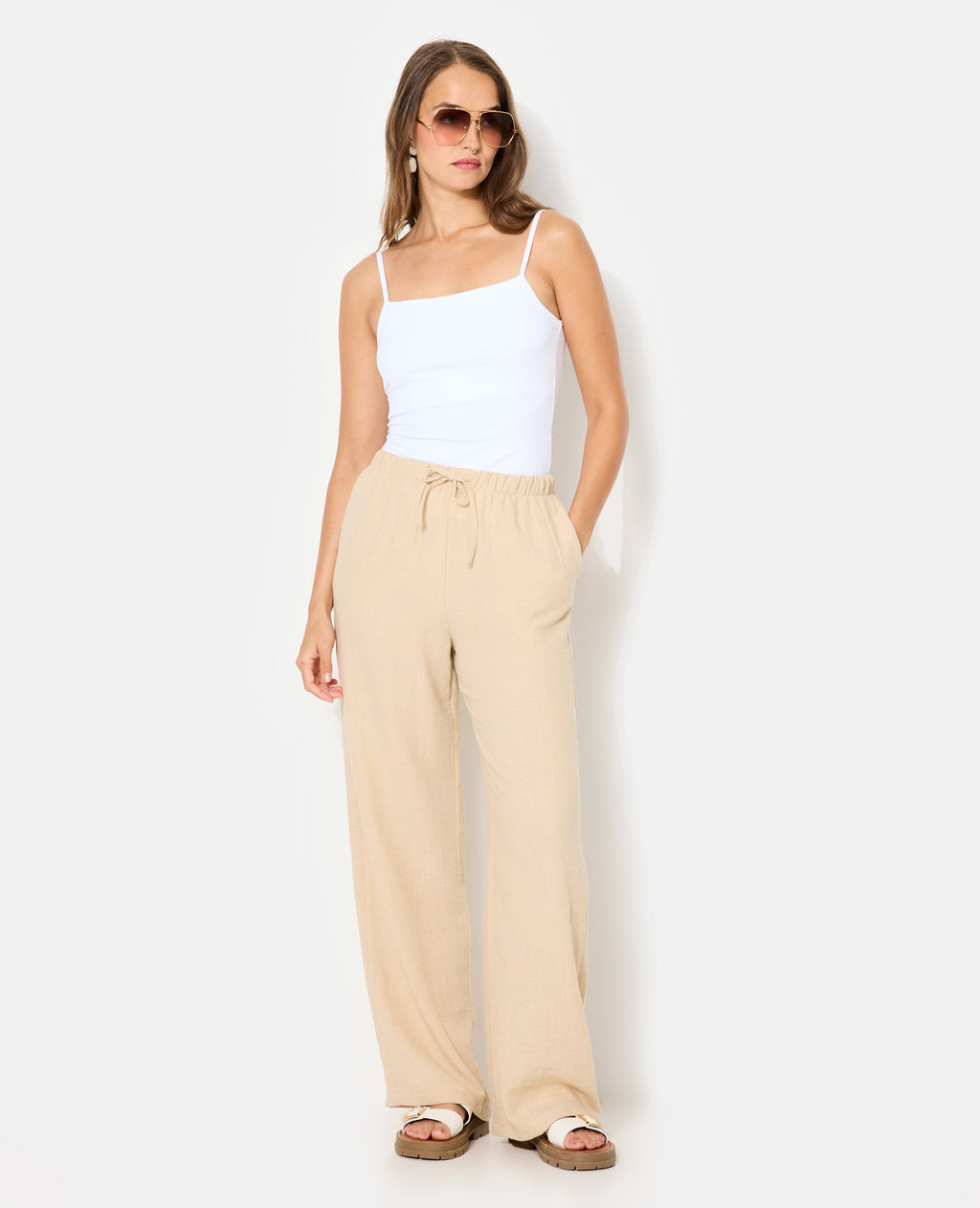 Pantalon large et droit avec lien coulissé