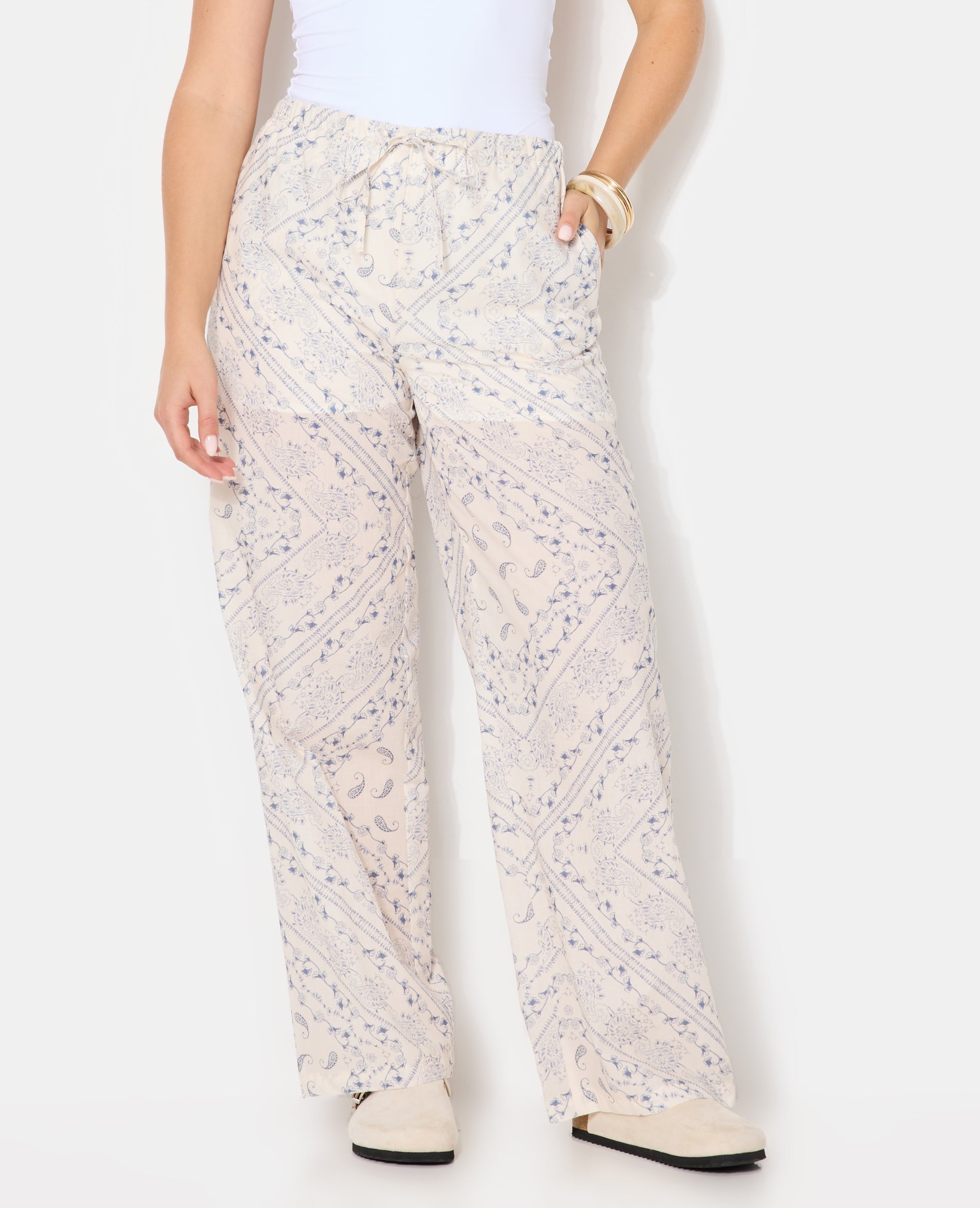 Pantalon large et droit motif fleurs et bandana