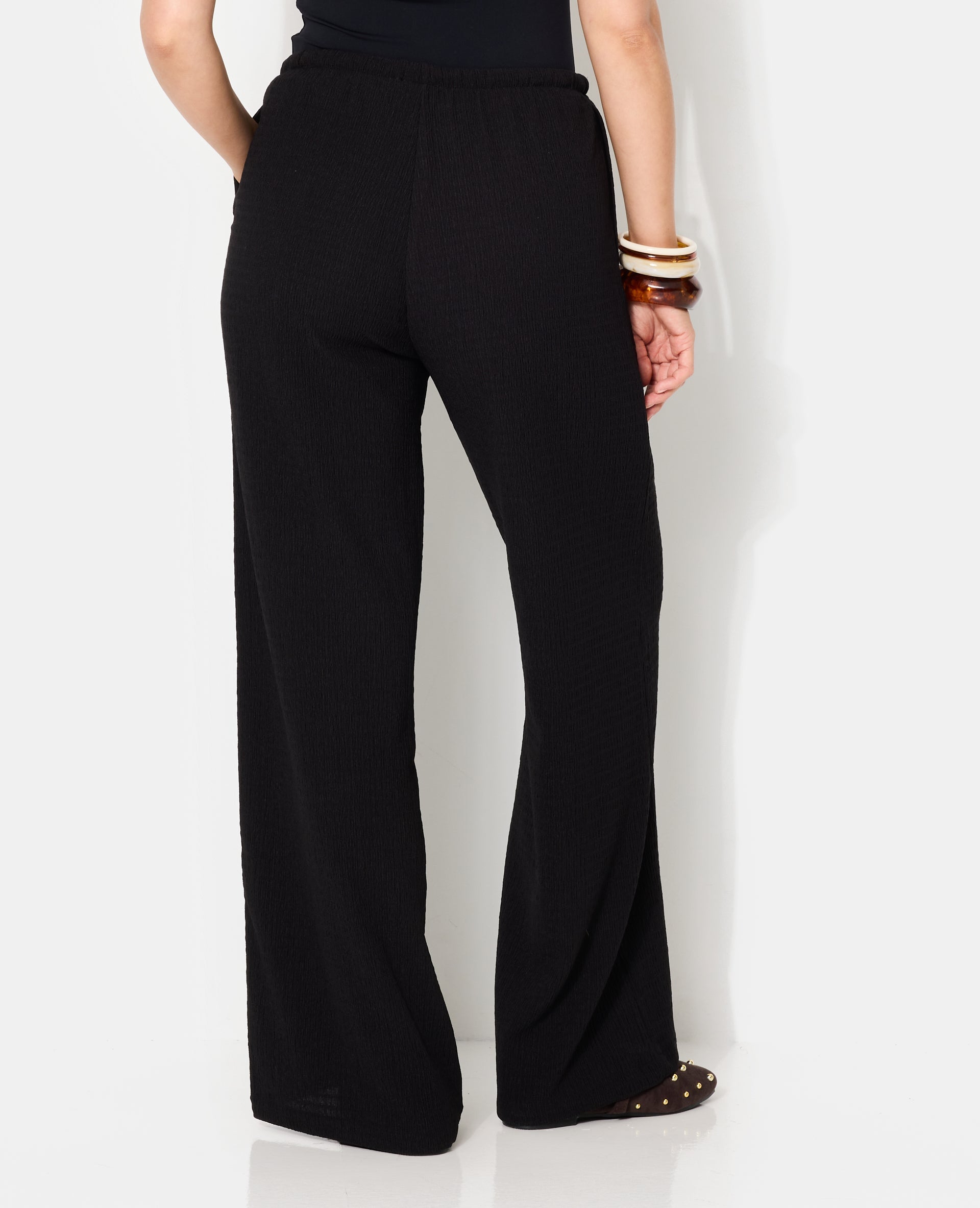 Pantalon large et droit en tissu reliefé