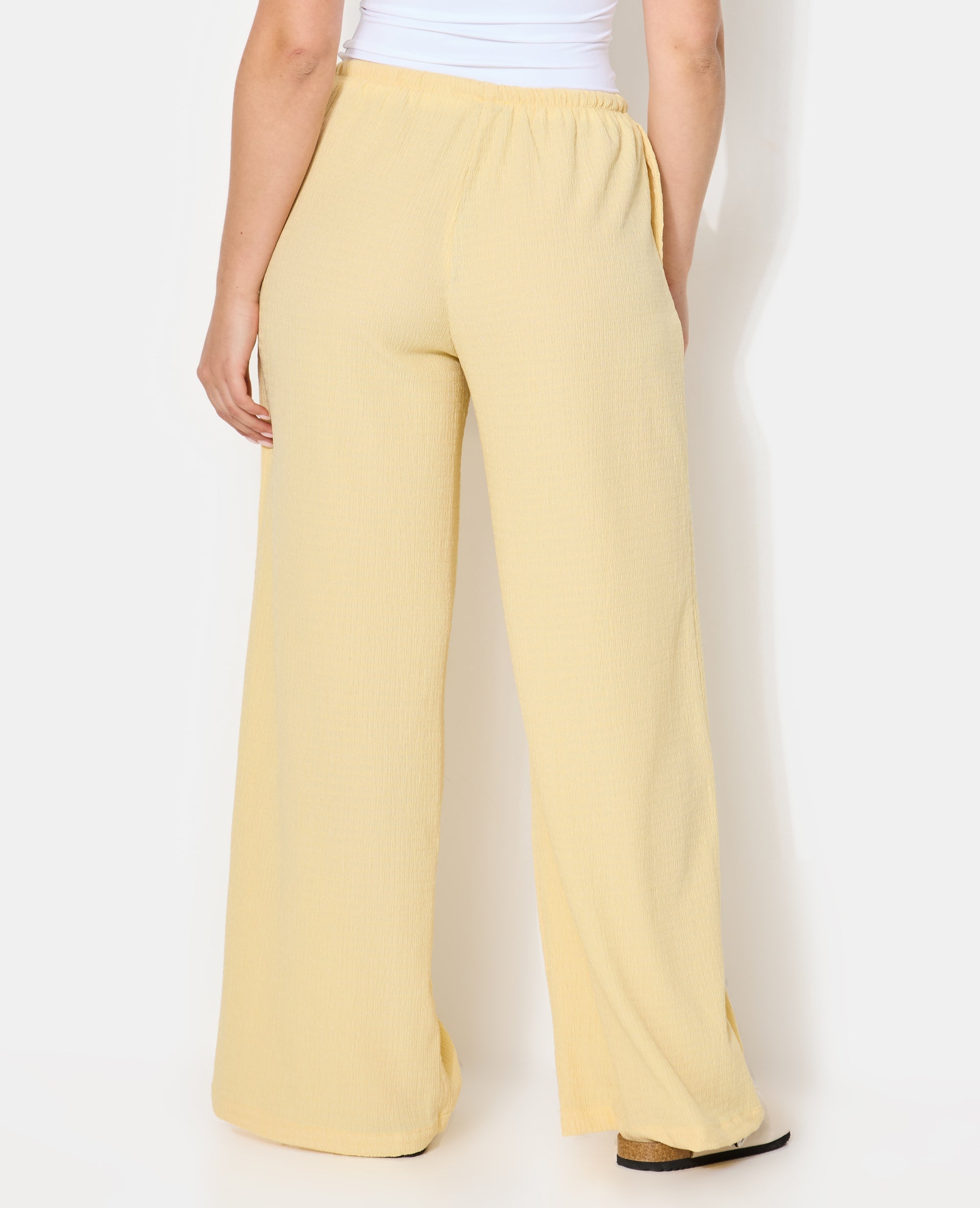 Pantalon large et droit en tissu reliefé