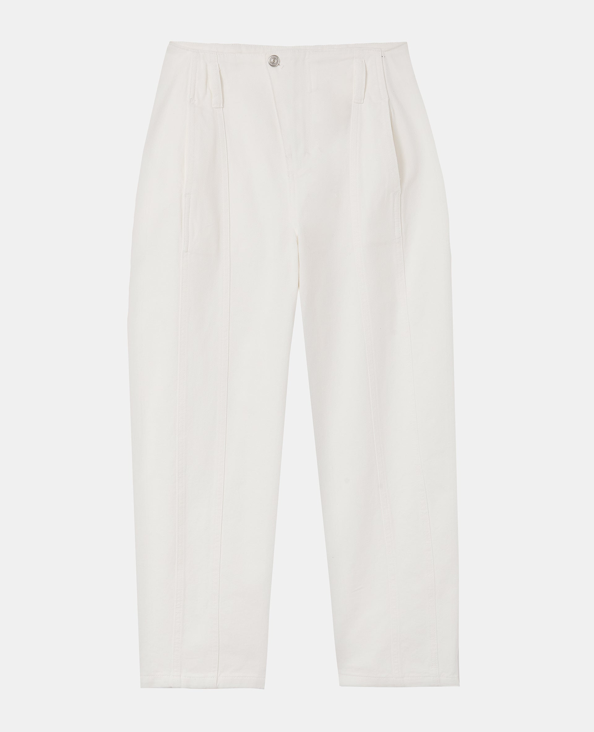 Jean barrel avec jeux de couture et bouton décalé