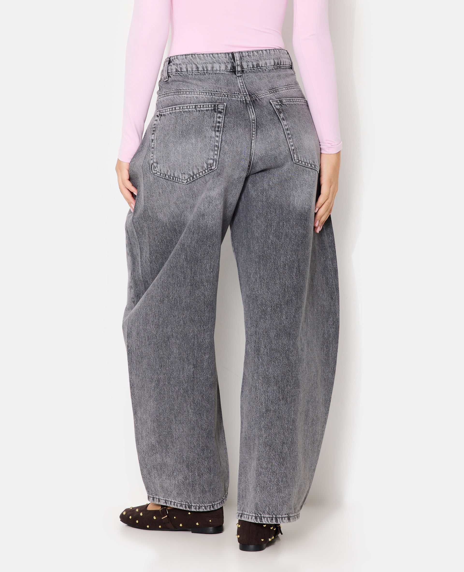 Jean barrel taille medium avec plis fantaisie