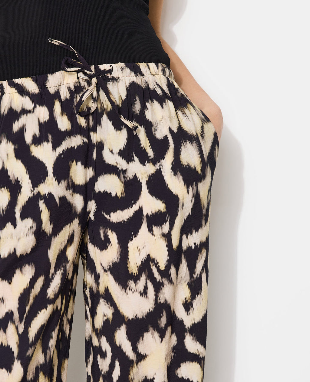 Pantalon fluide avec lien coulissé motifs flous