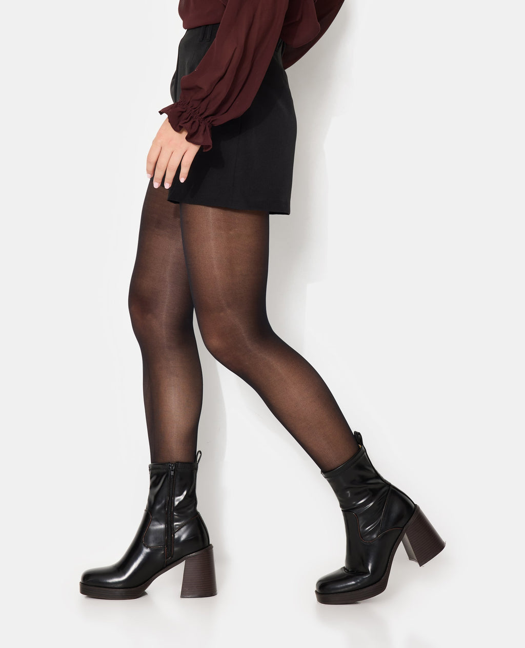 Short city taille haute avec doubles passants