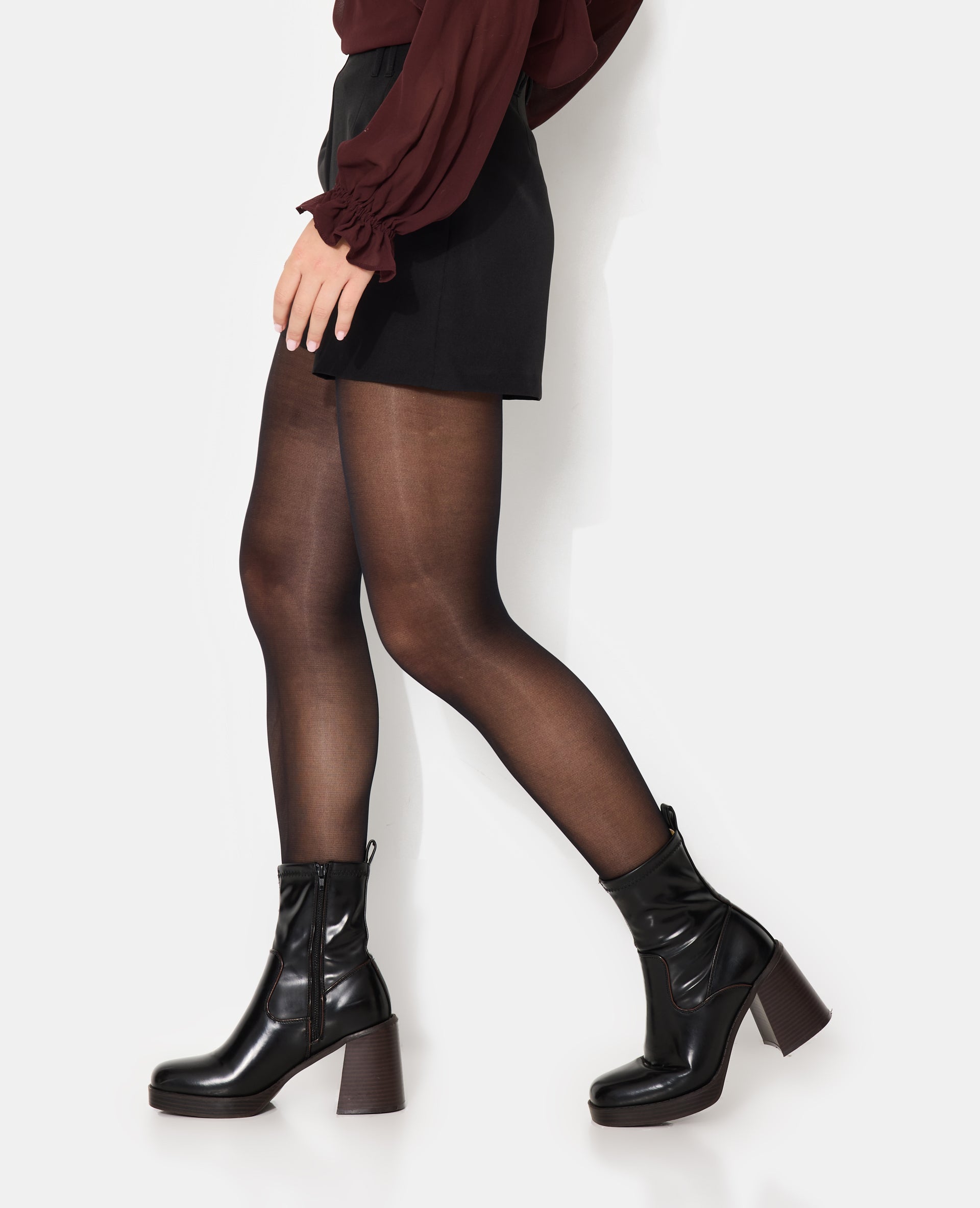 Short city taille haute avec doubles passants