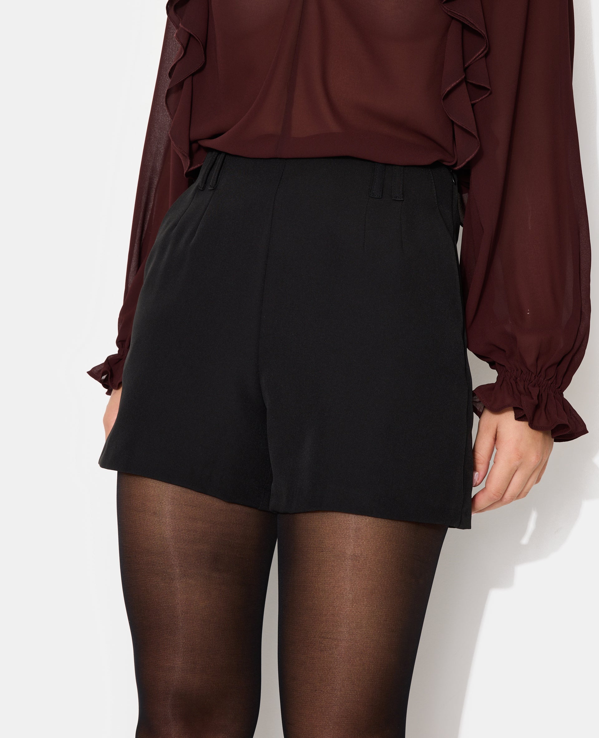 Short city taille haute avec doubles passants