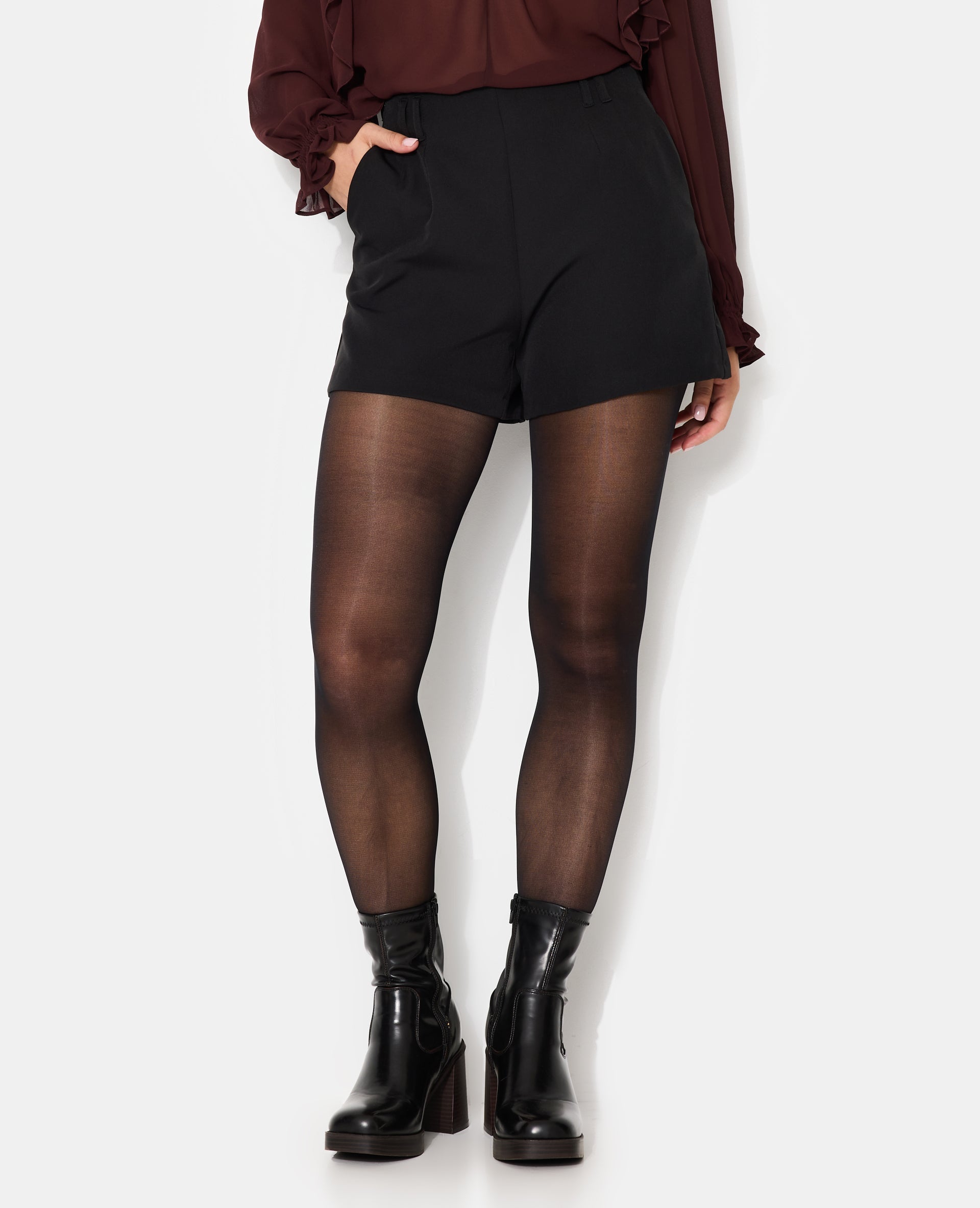 Short city taille haute avec doubles passants
