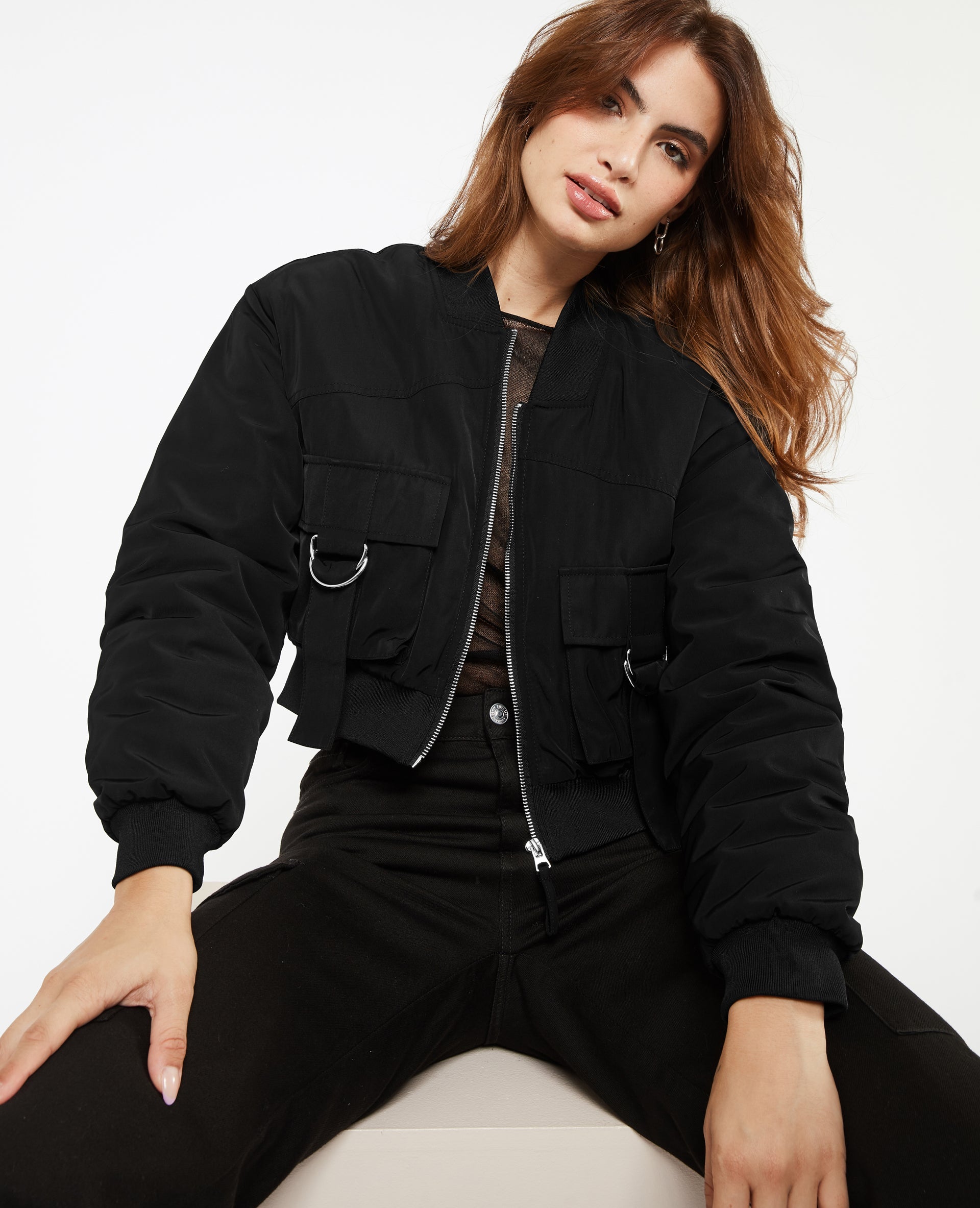 Bomber court avec poches et sangles