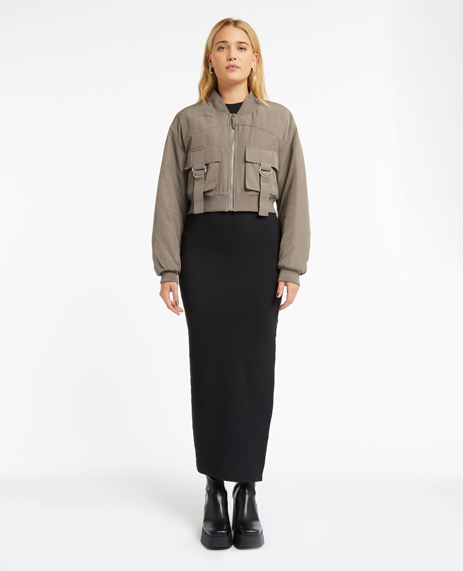 Bomber court avec poches et sangles