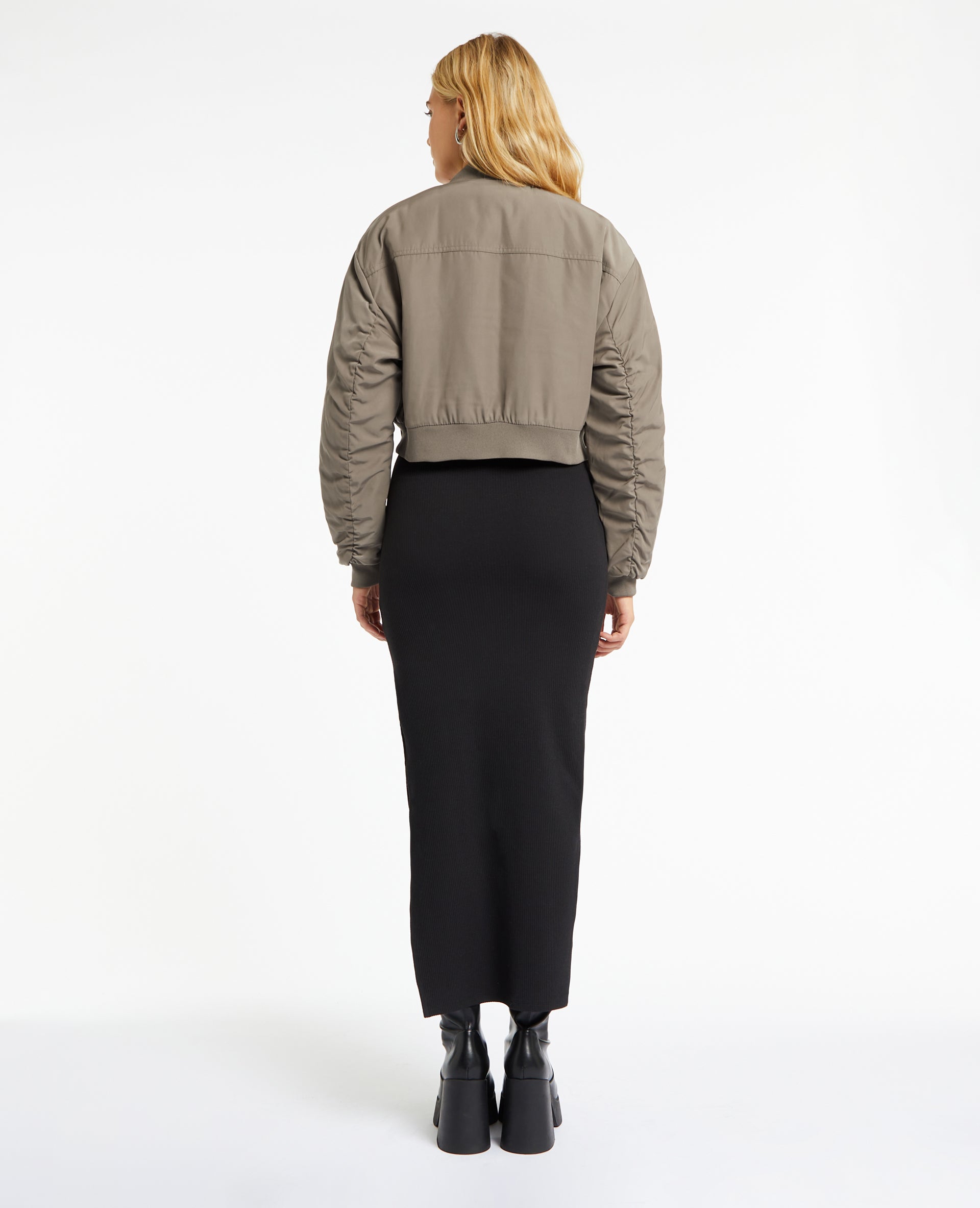 Bomber court avec poches et sangles