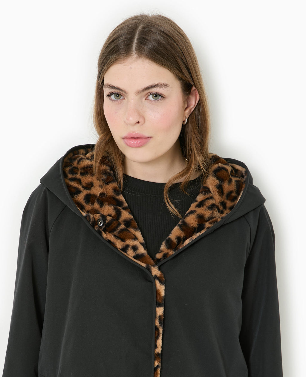 Manteau court réversible avec fourrure motif léopard