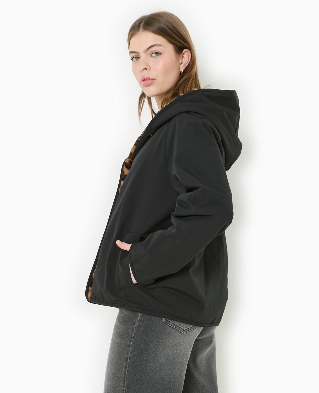 Manteau court réversible avec fourrure motif léopard