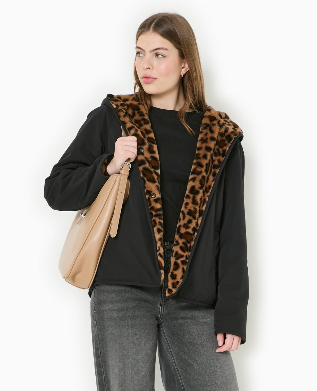 Manteau court réversible avec fourrure motif léopard