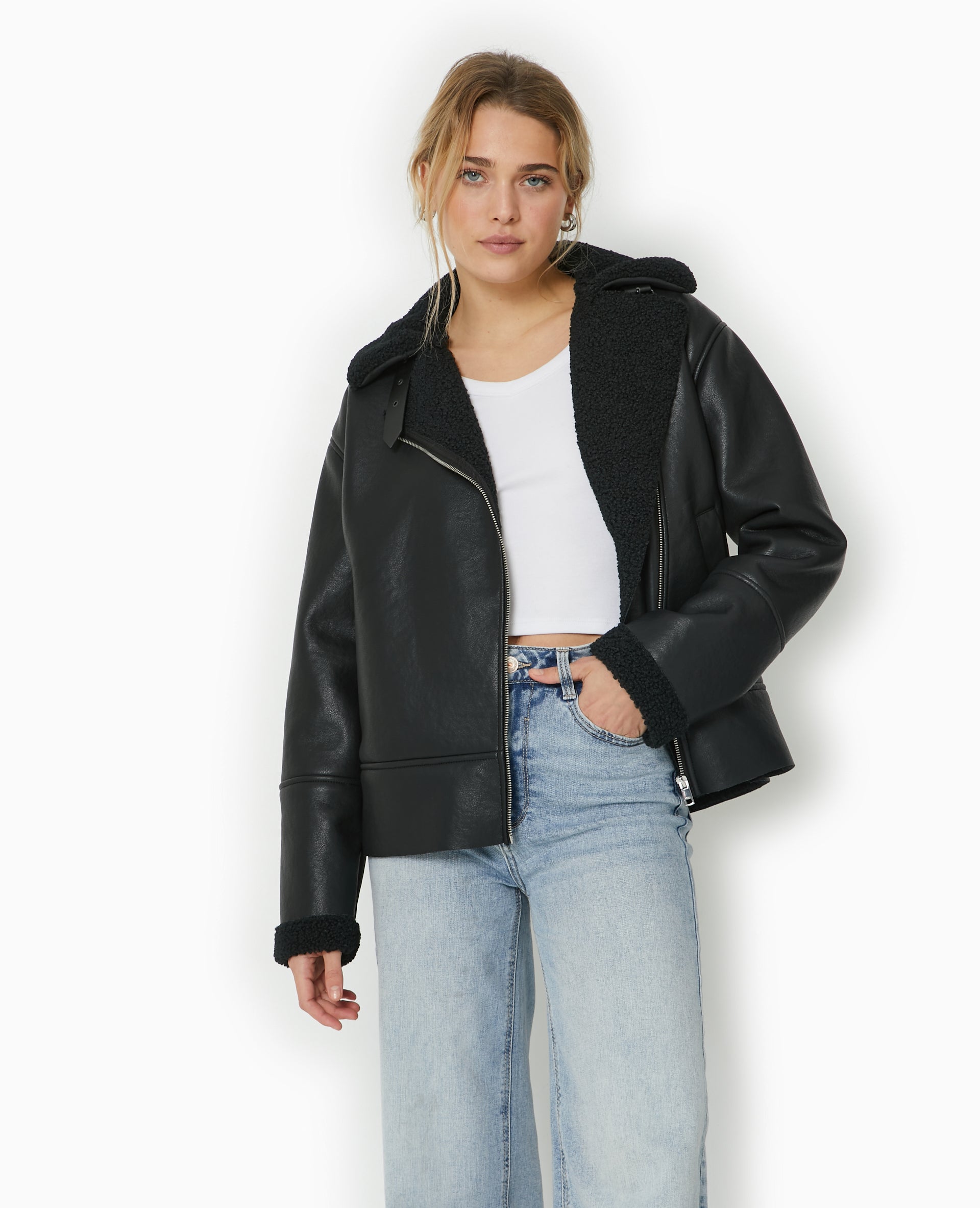 Blouson bombardier en simili avec sherpa