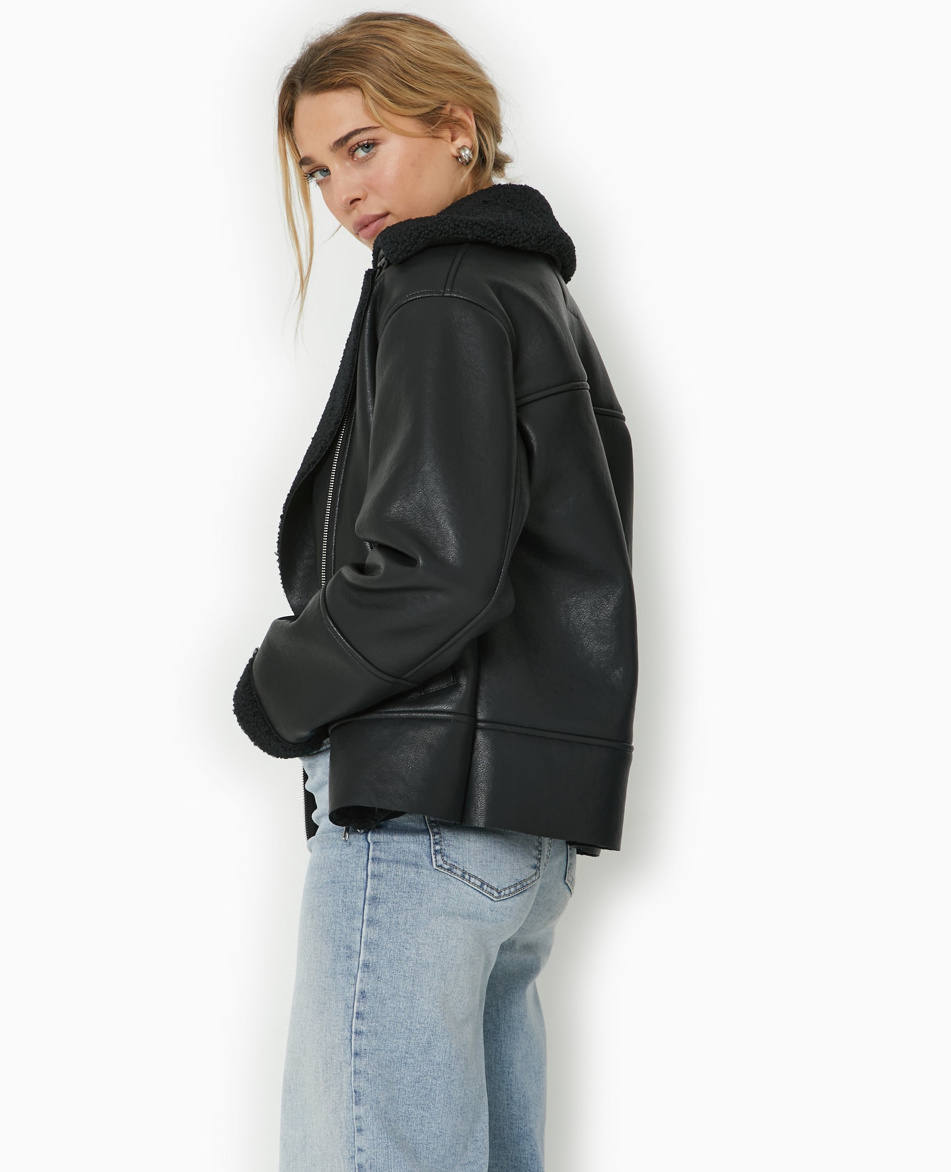 Blouson bombardier en simili avec sherpa
