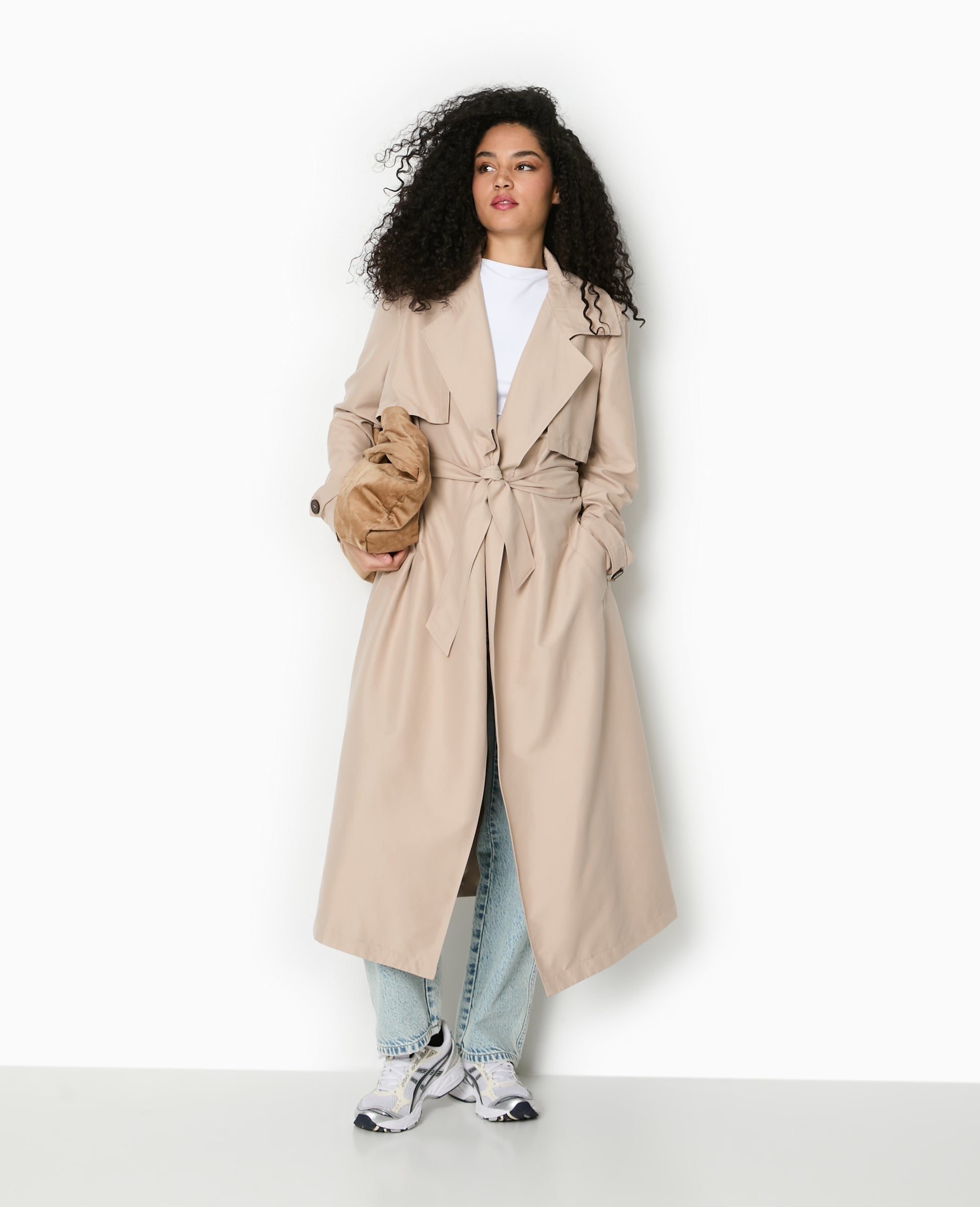 Trench long et fluide avec ceinture