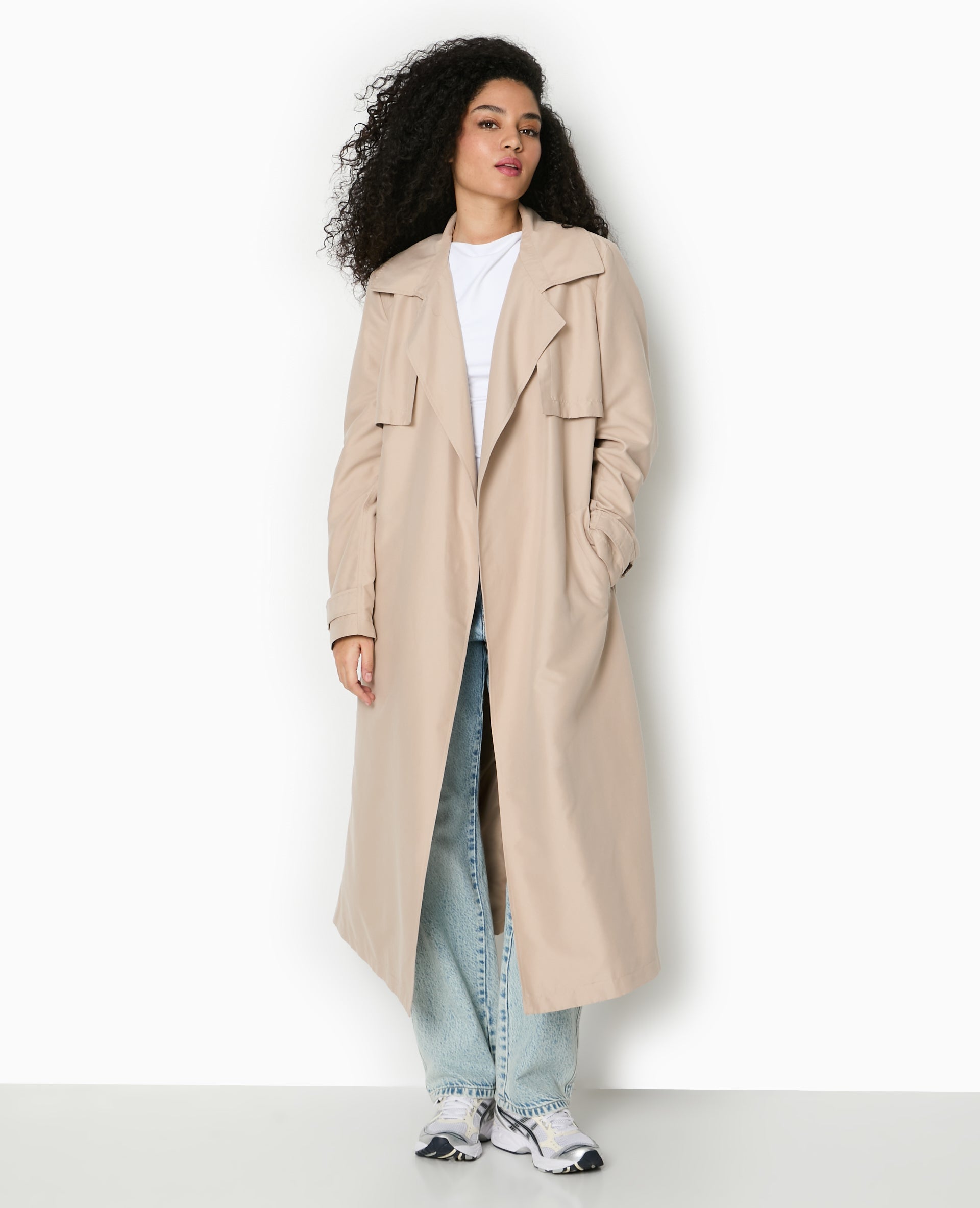 Trench long et fluide avec ceinture