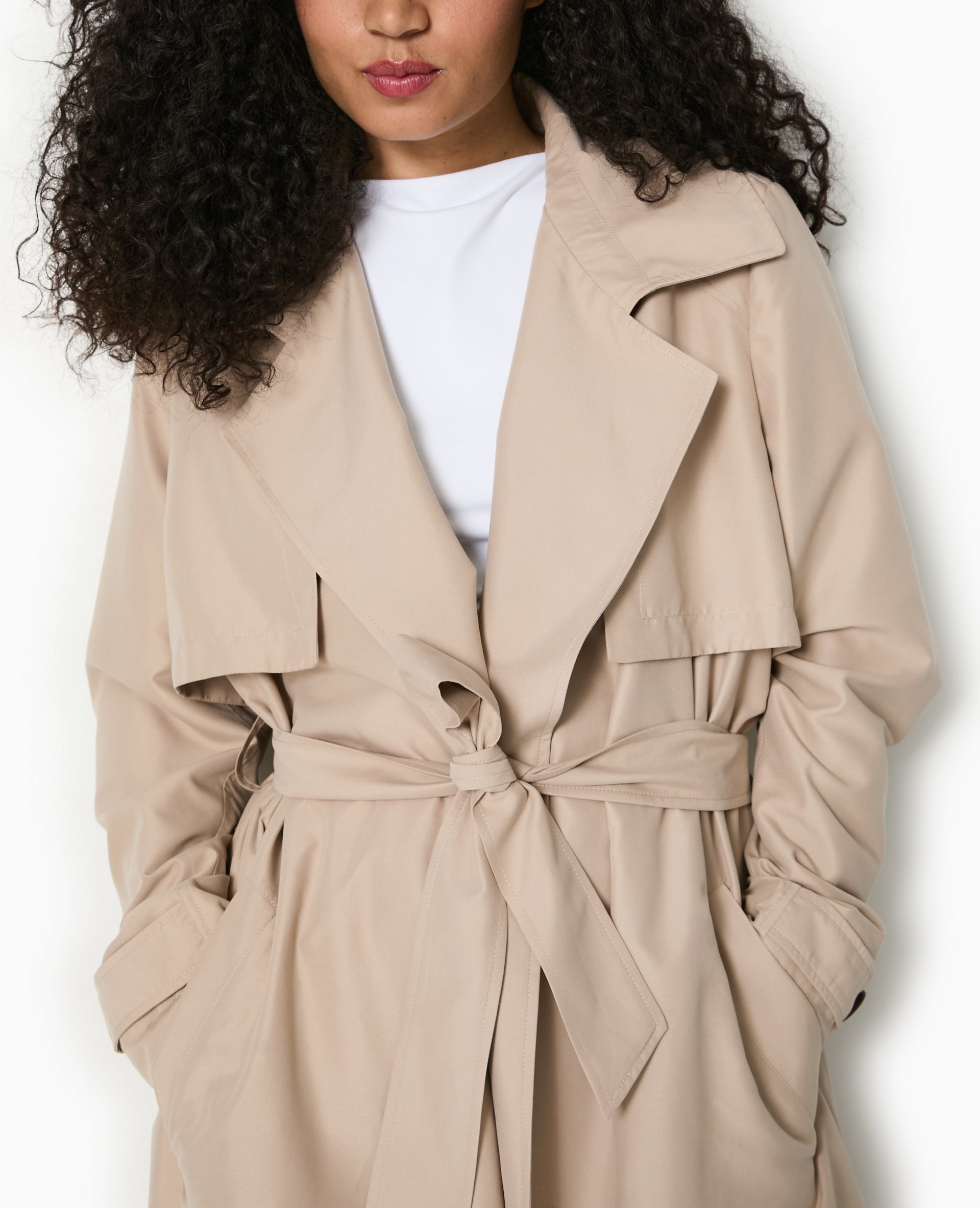 Trench long et fluide avec ceinture