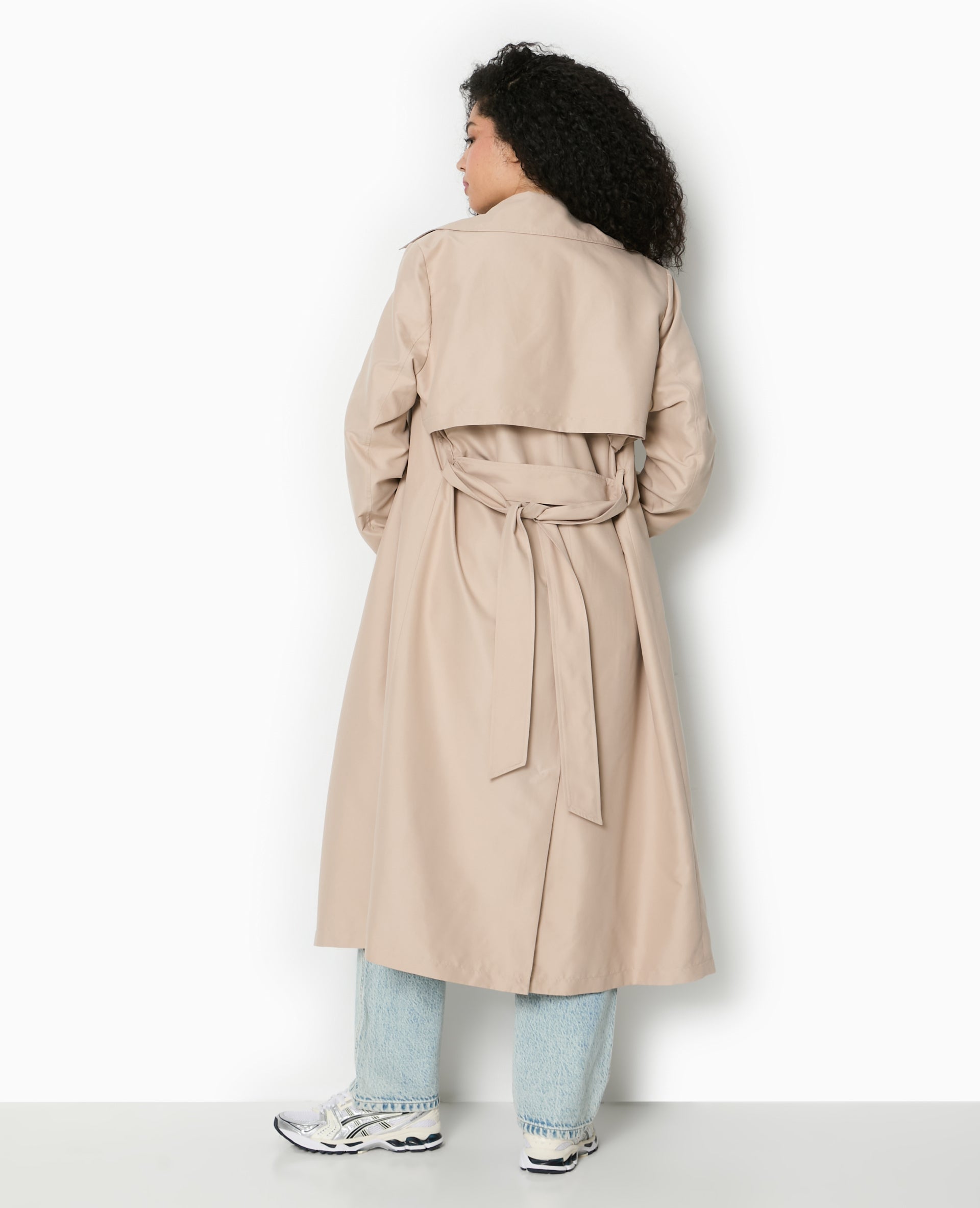Trench long et fluide avec ceinture